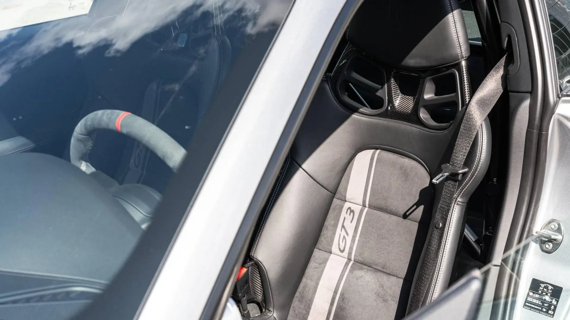 Porsche 911 Coupe — photo 19