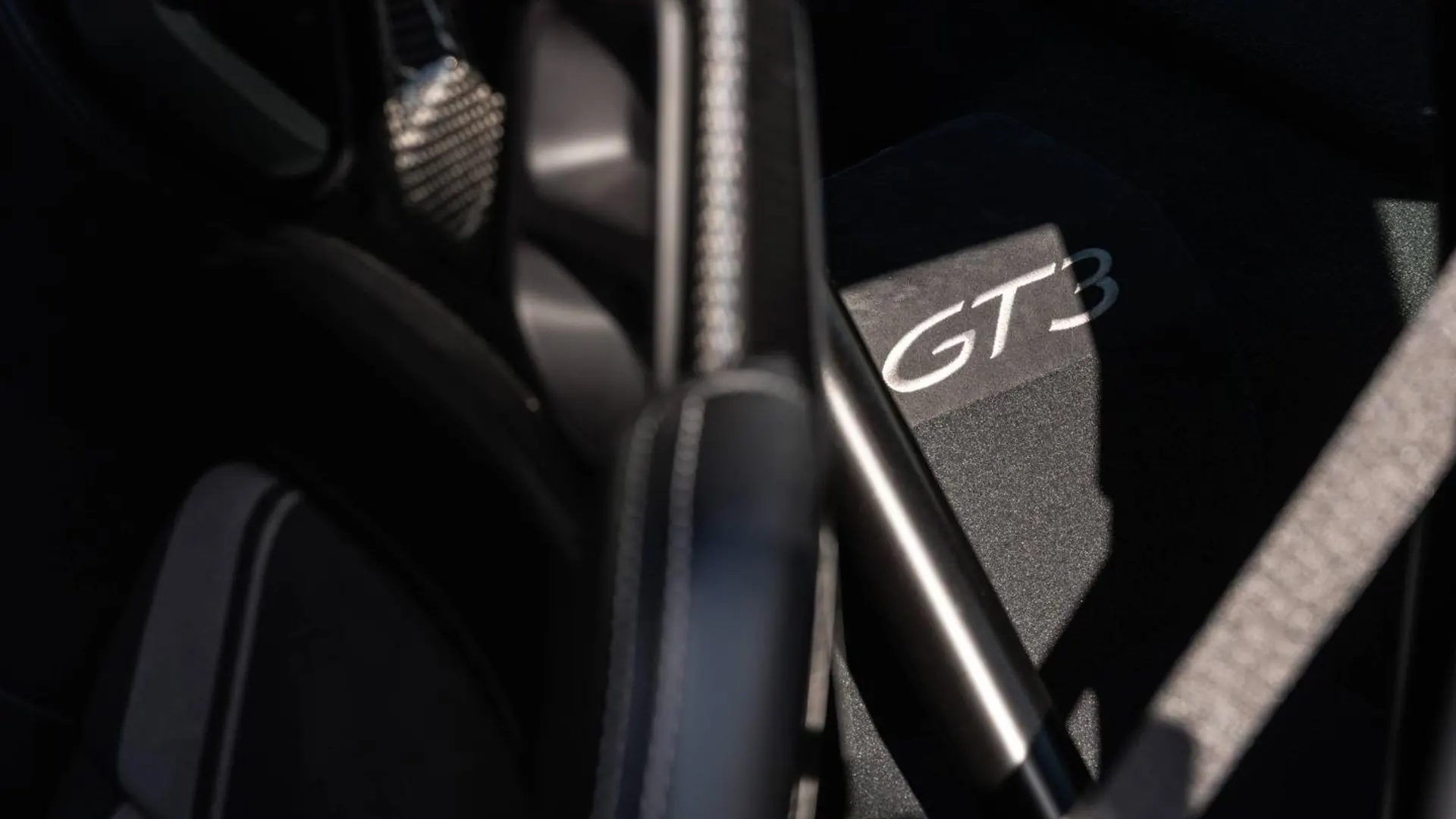 Porsche 911 Coupe — photo 13