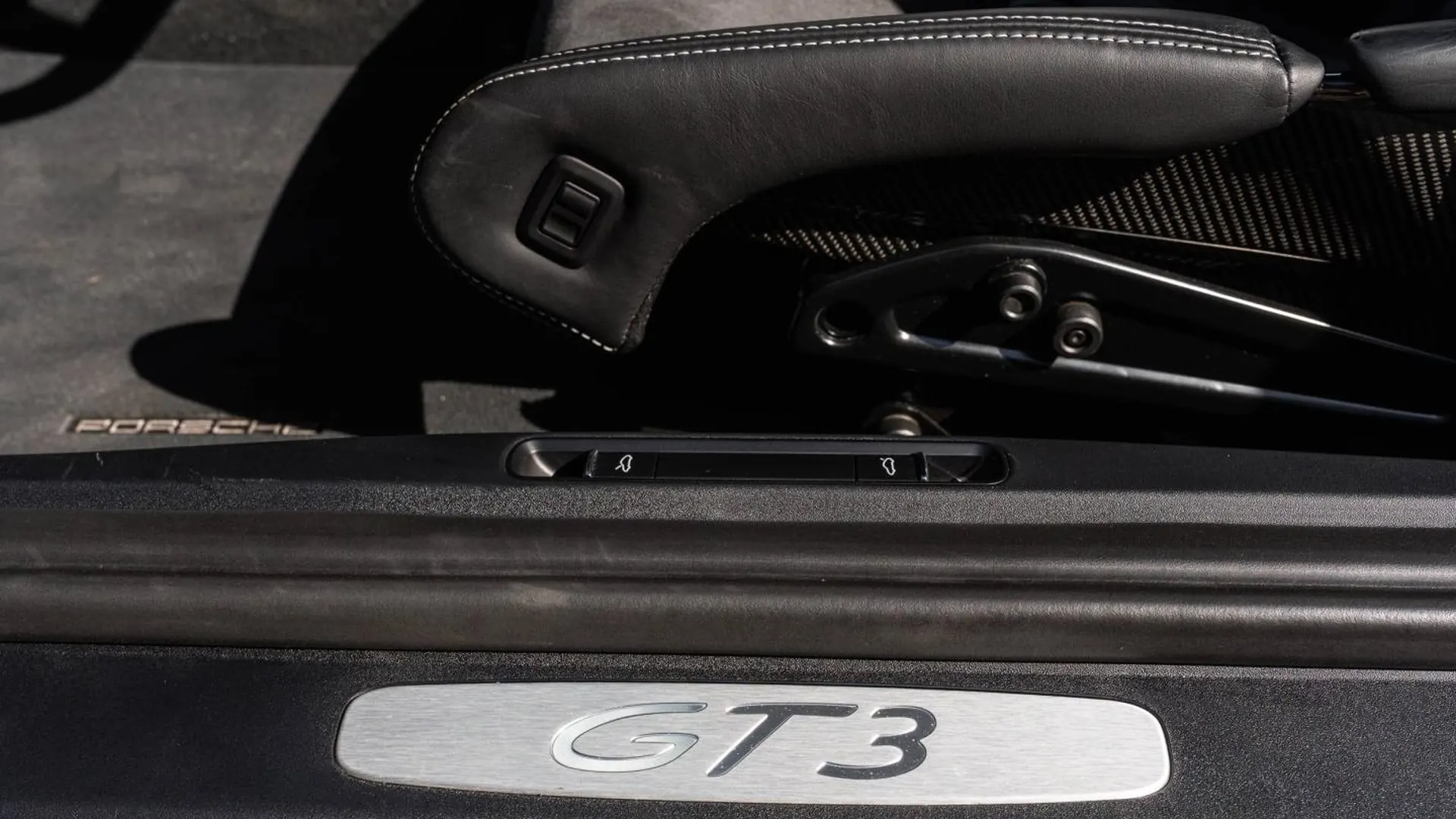 Porsche 911 Coupe — photo 11