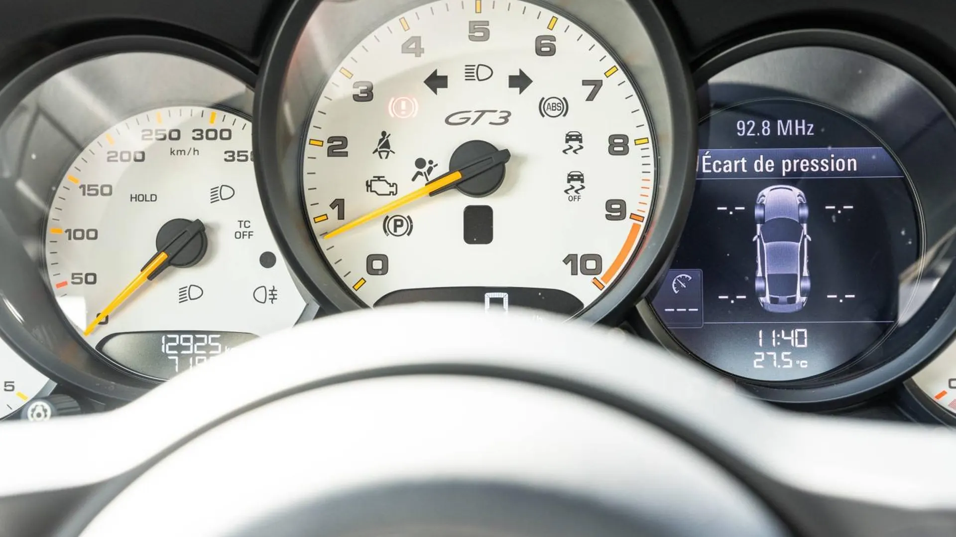 Porsche 911 Coupe — photo 32