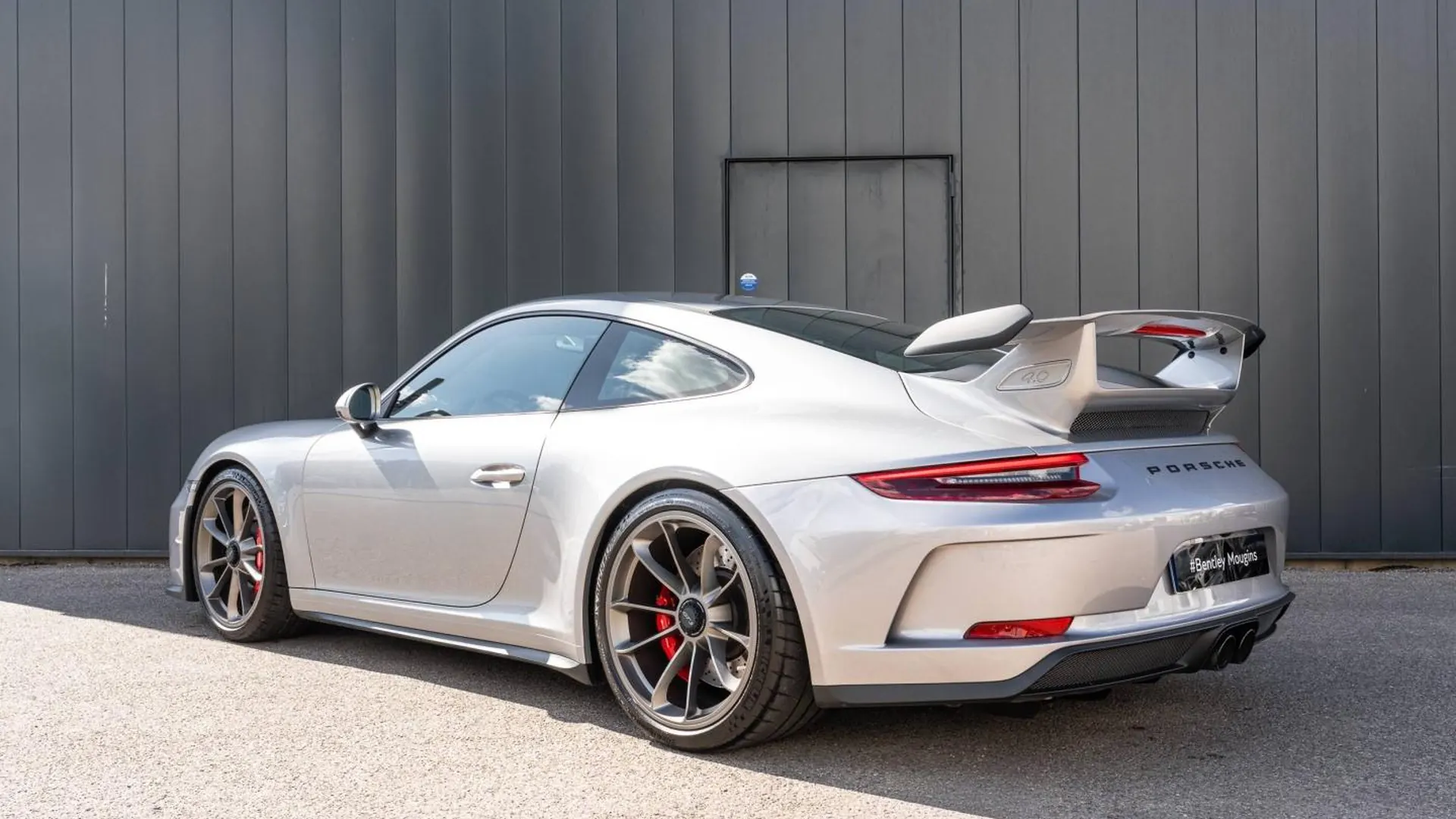 Porsche 911 Coupe — photo 2