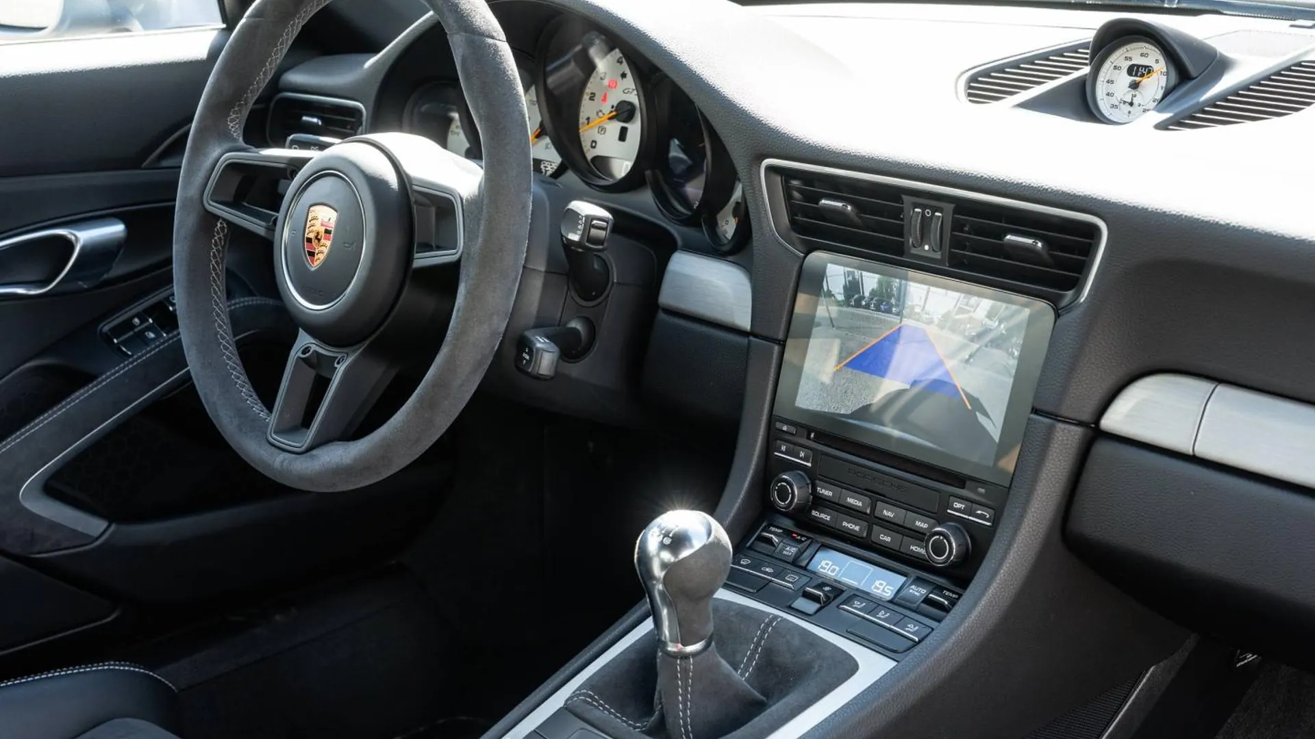 Porsche 911 Coupe — photo 8