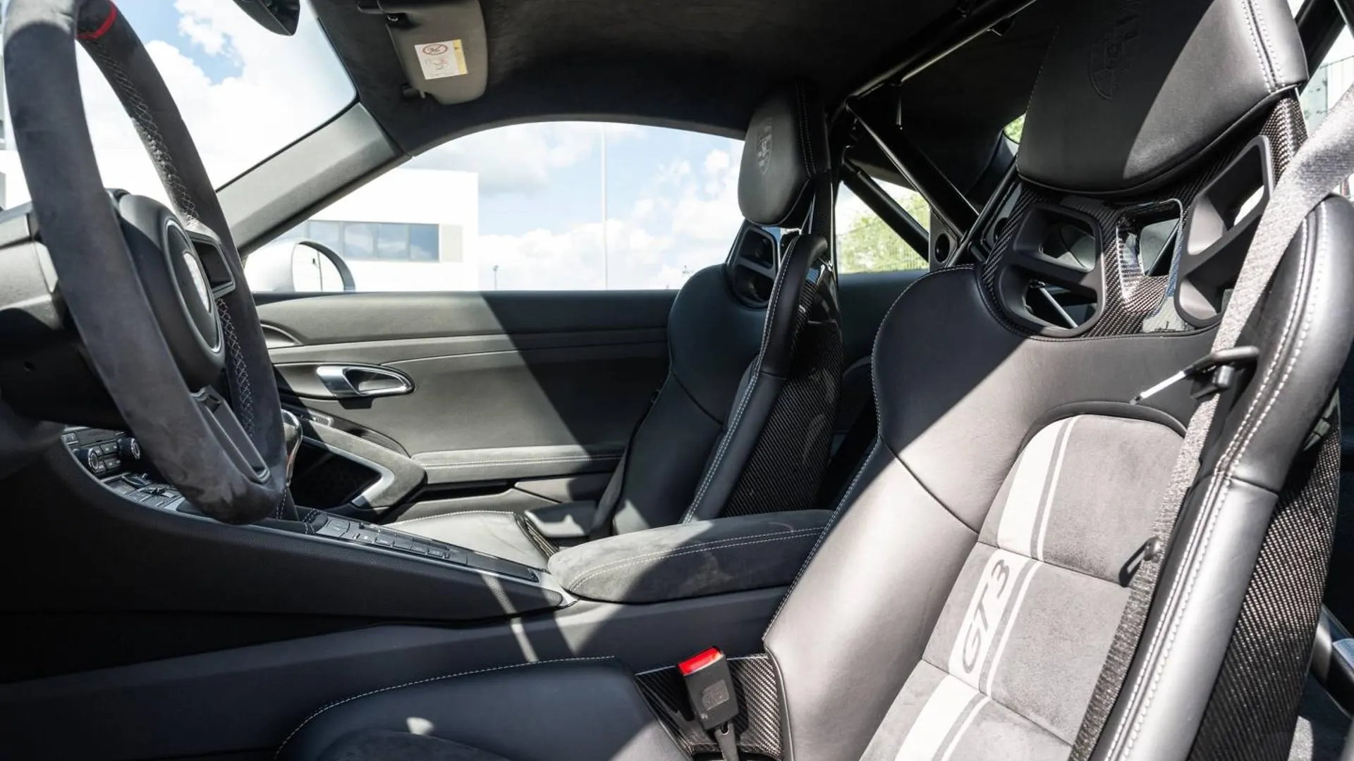 Porsche 911 Coupe — photo 9