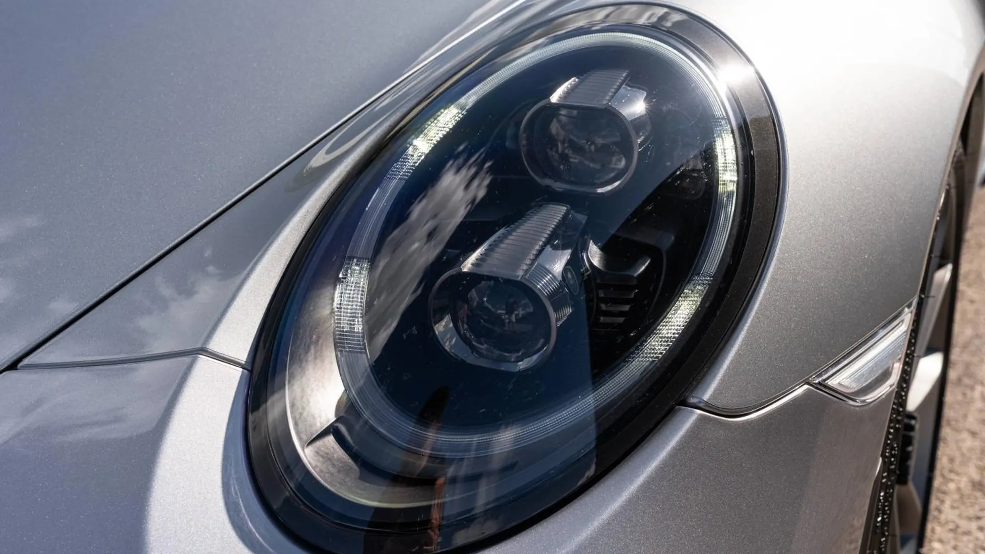 Porsche 911 Coupe — photo 28