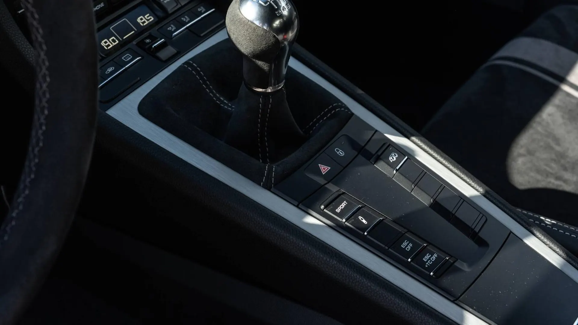 Porsche 911 Coupe — photo 16