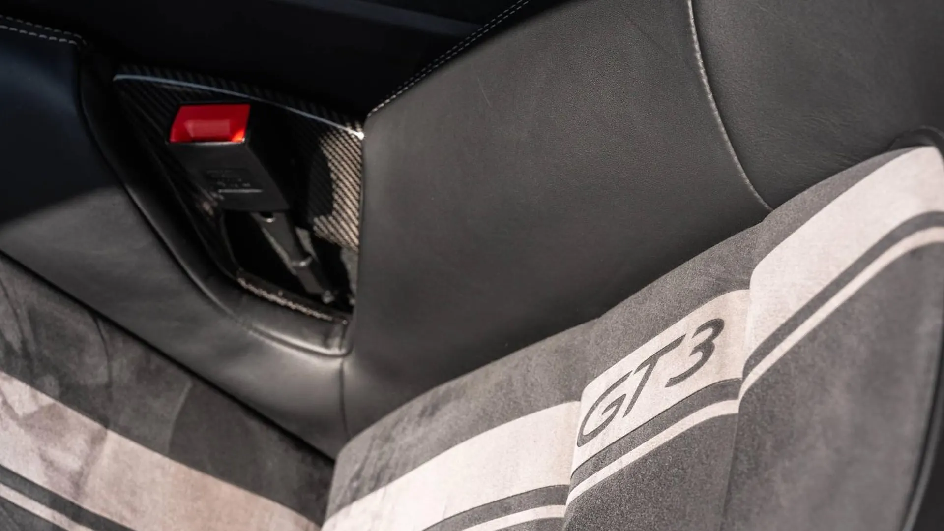Porsche 911 Coupe — photo 34