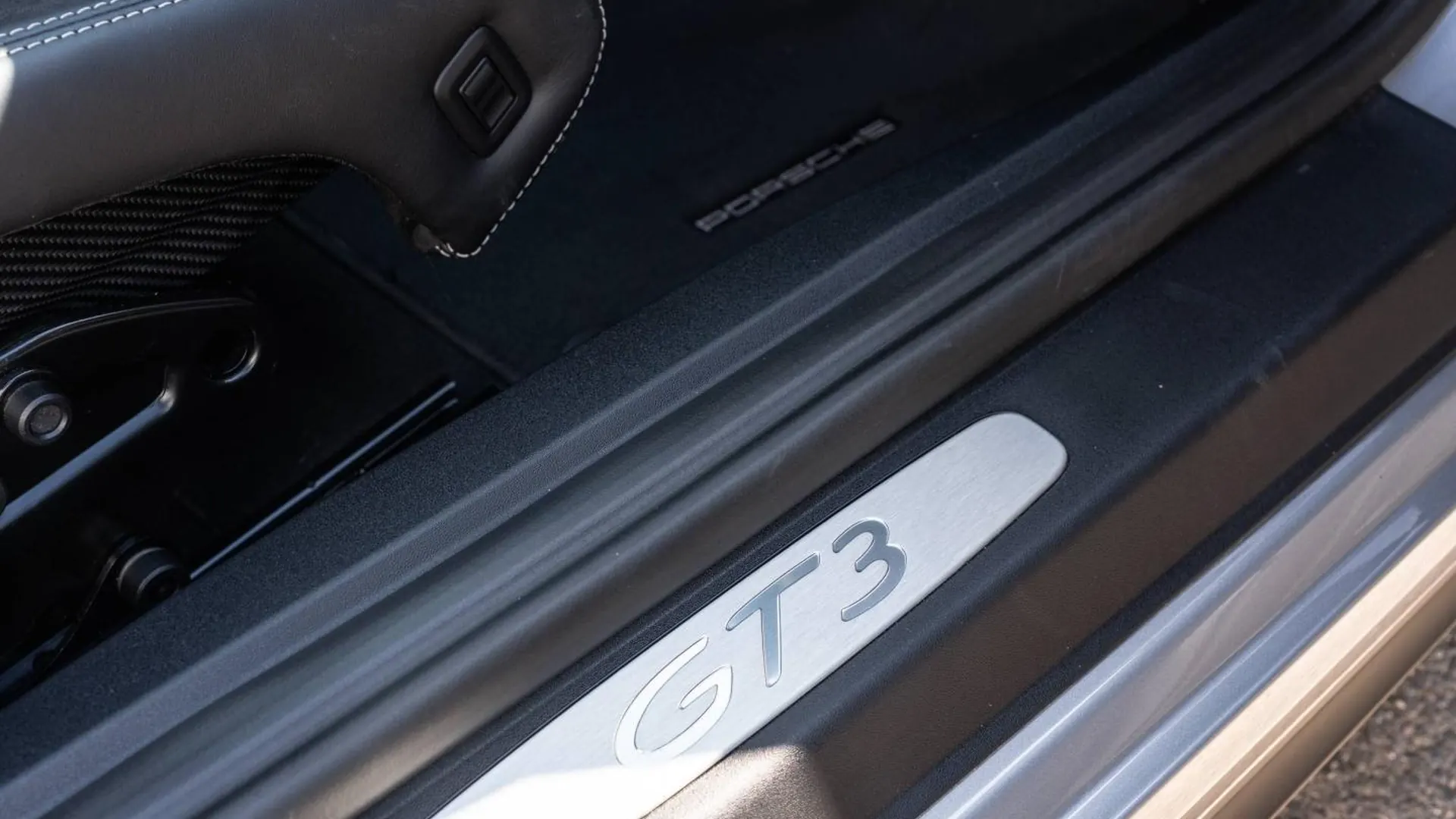 Porsche 911 Coupe — photo 39