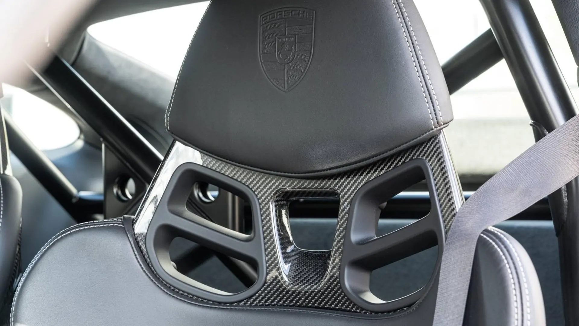 Porsche 911 Coupe — photo 14