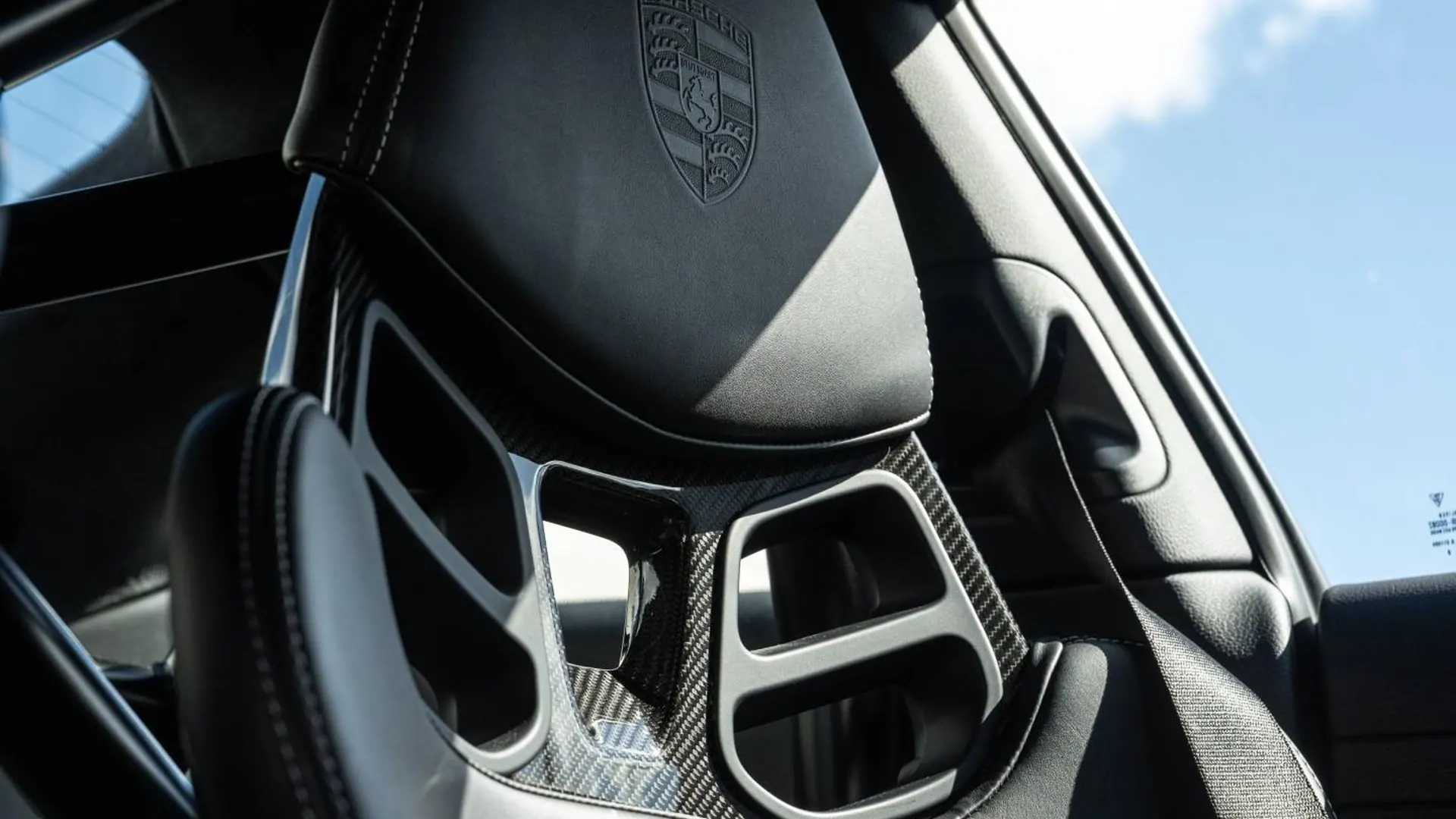 Porsche 911 Coupe — photo 15