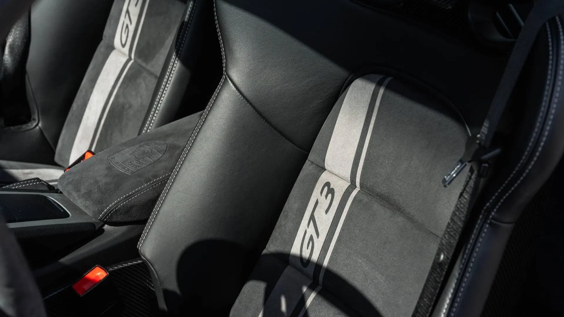 Porsche 911 Coupe — photo 37
