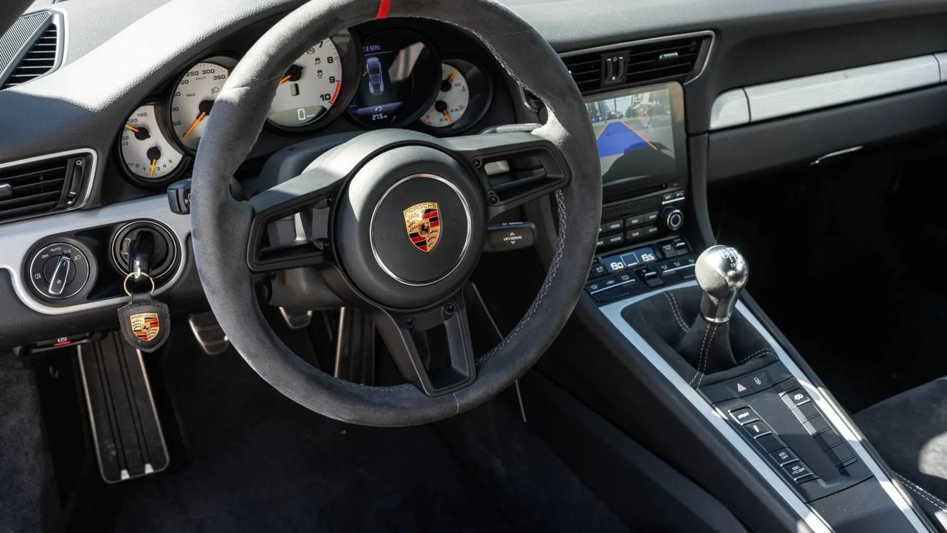 Porsche 911 Coupe — photo 7