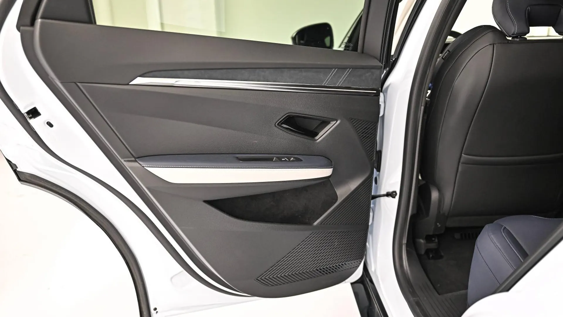 Alpine A390 — photo 22