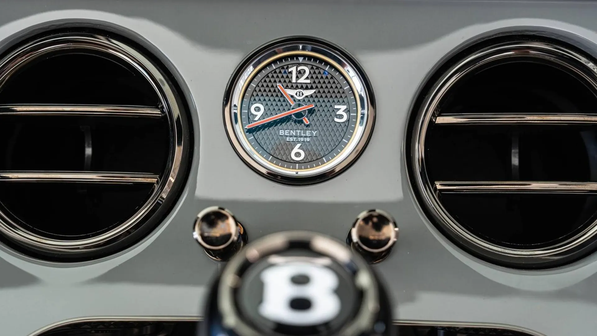 Bentley Continental — photo 29