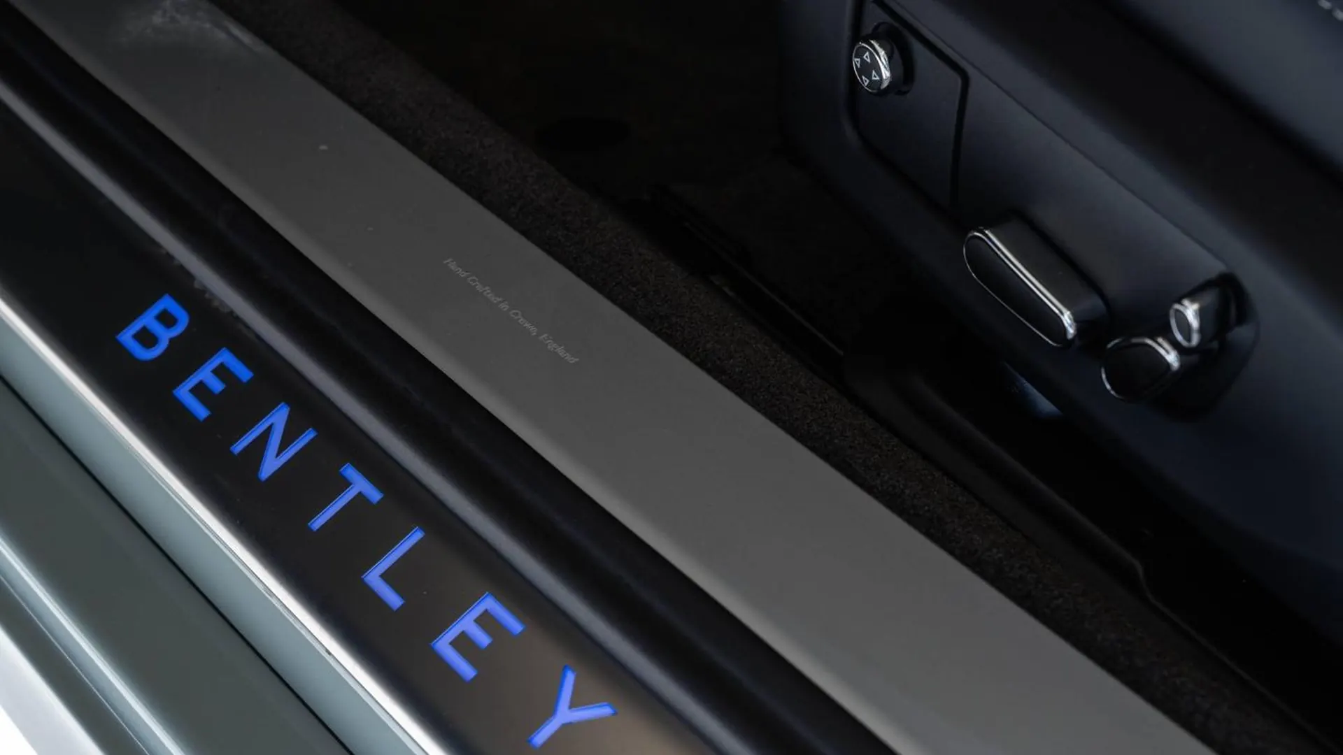 Bentley Continental — photo 32