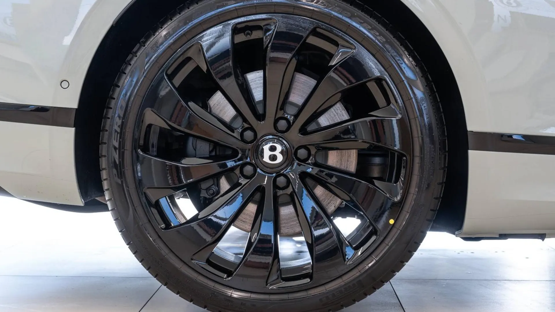 Bentley Continental — photo 20