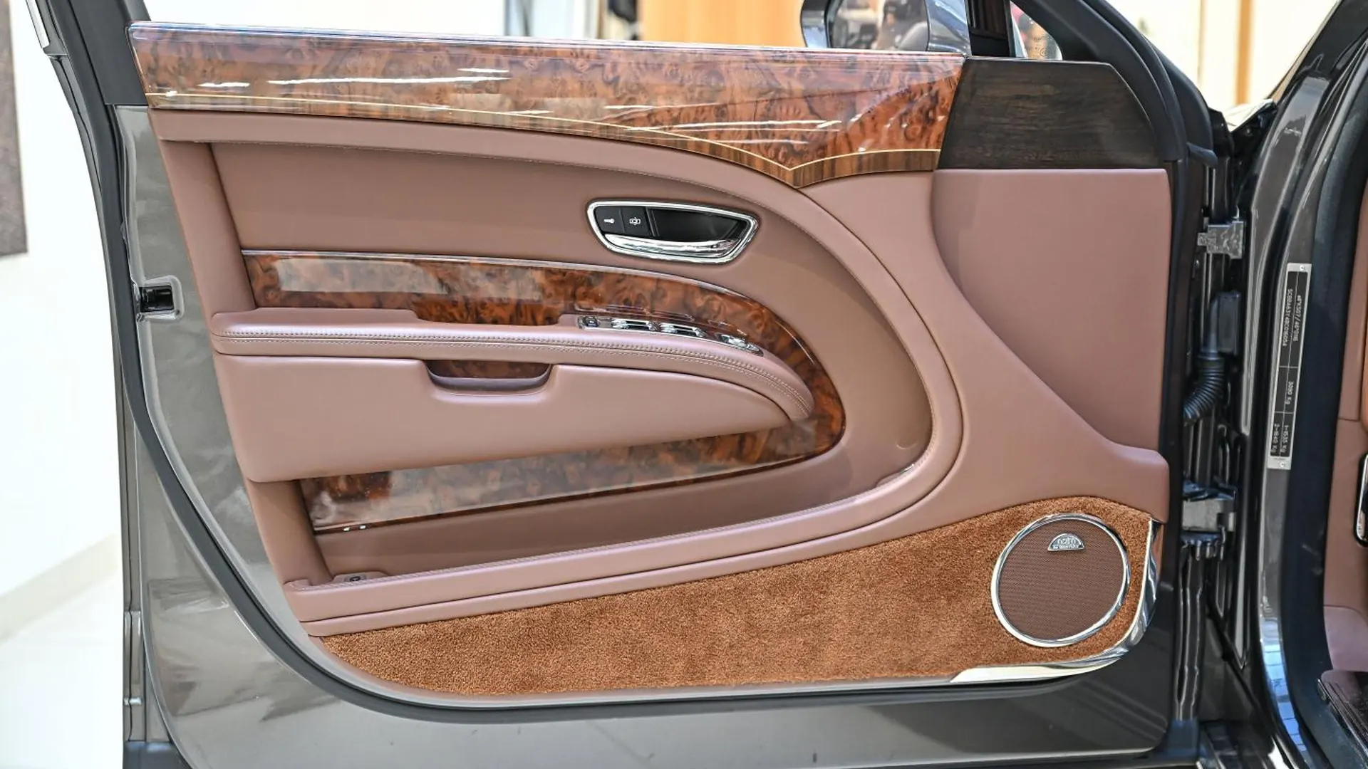 Bentley Mulsanne — photo 18