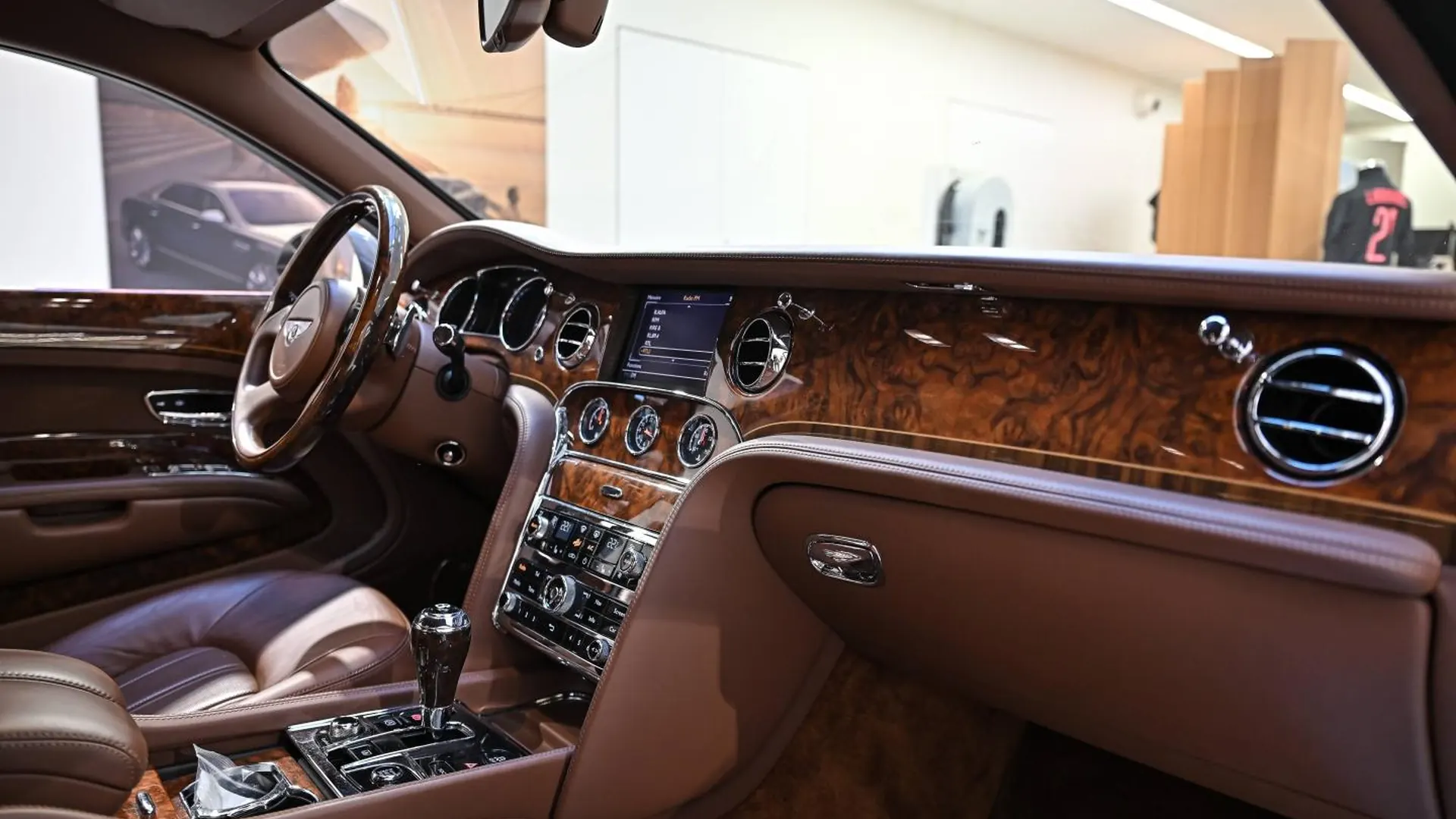 Bentley Mulsanne — photo 14