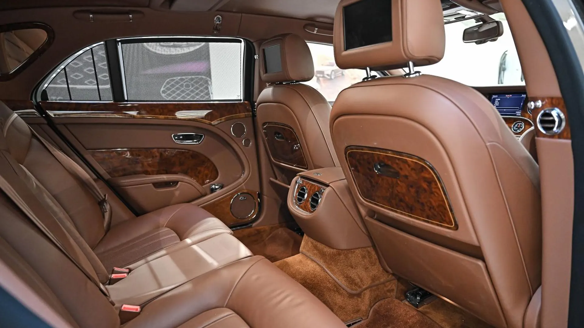 Bentley Mulsanne — photo 17