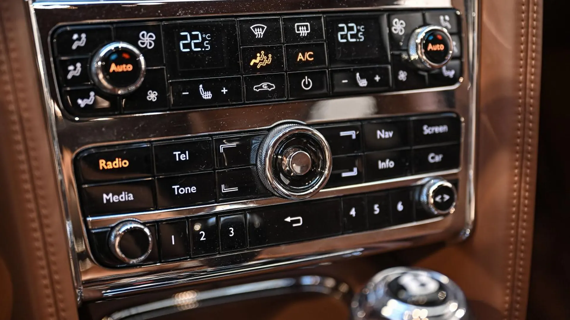 Bentley Mulsanne — photo 32