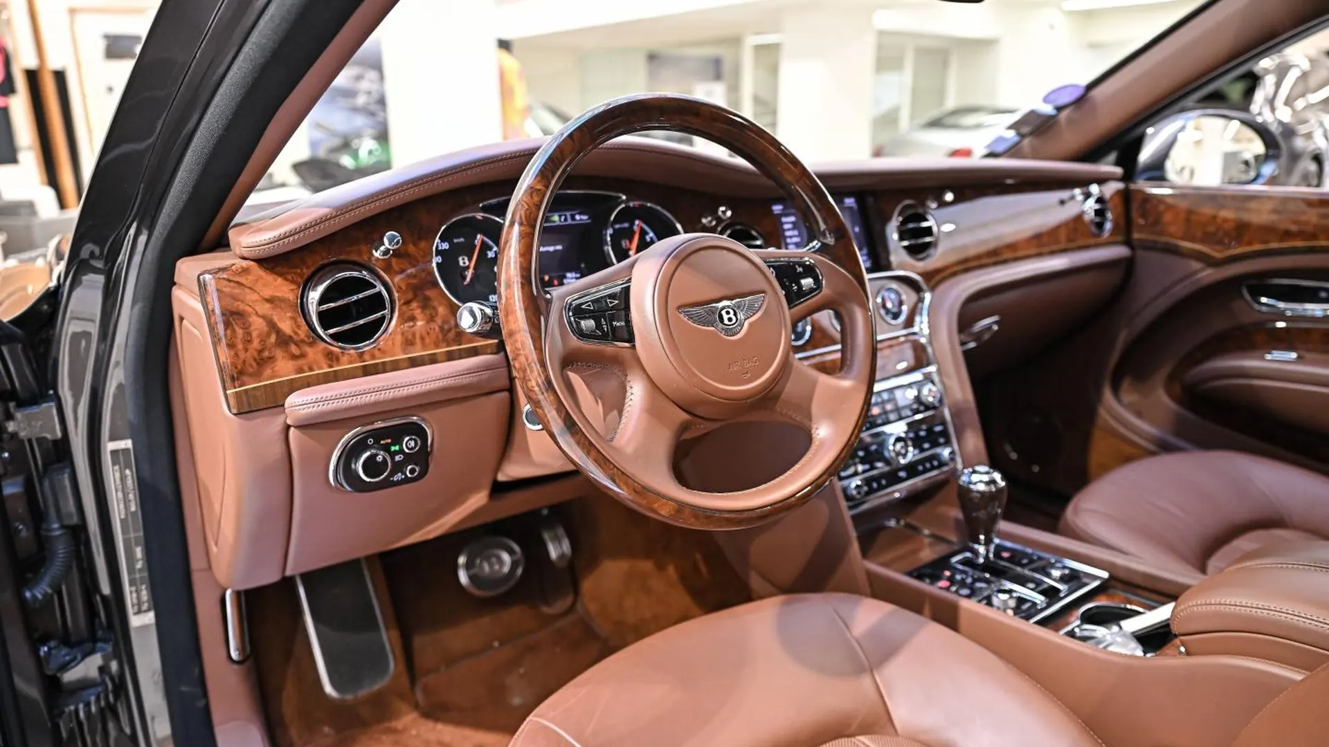Bentley Mulsanne — photo 13
