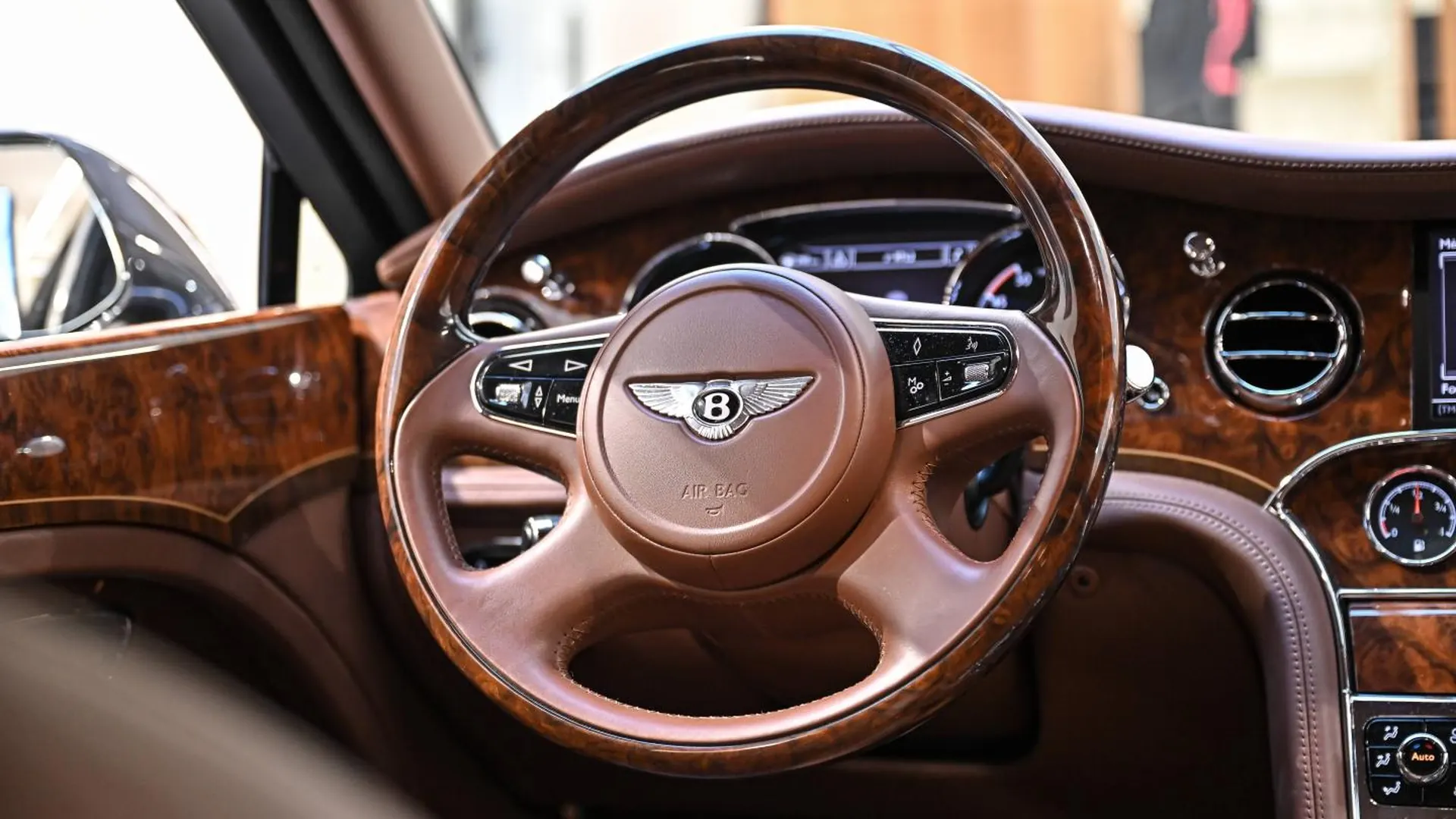 Bentley Mulsanne — photo 22