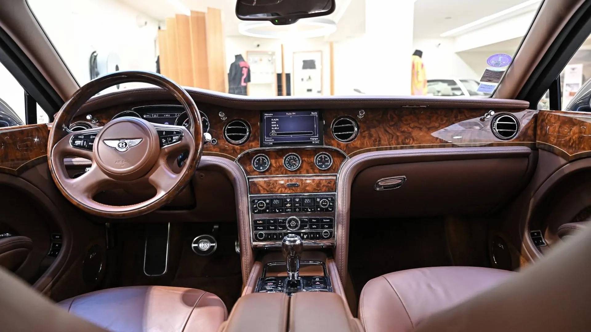 Bentley Mulsanne — photo 15