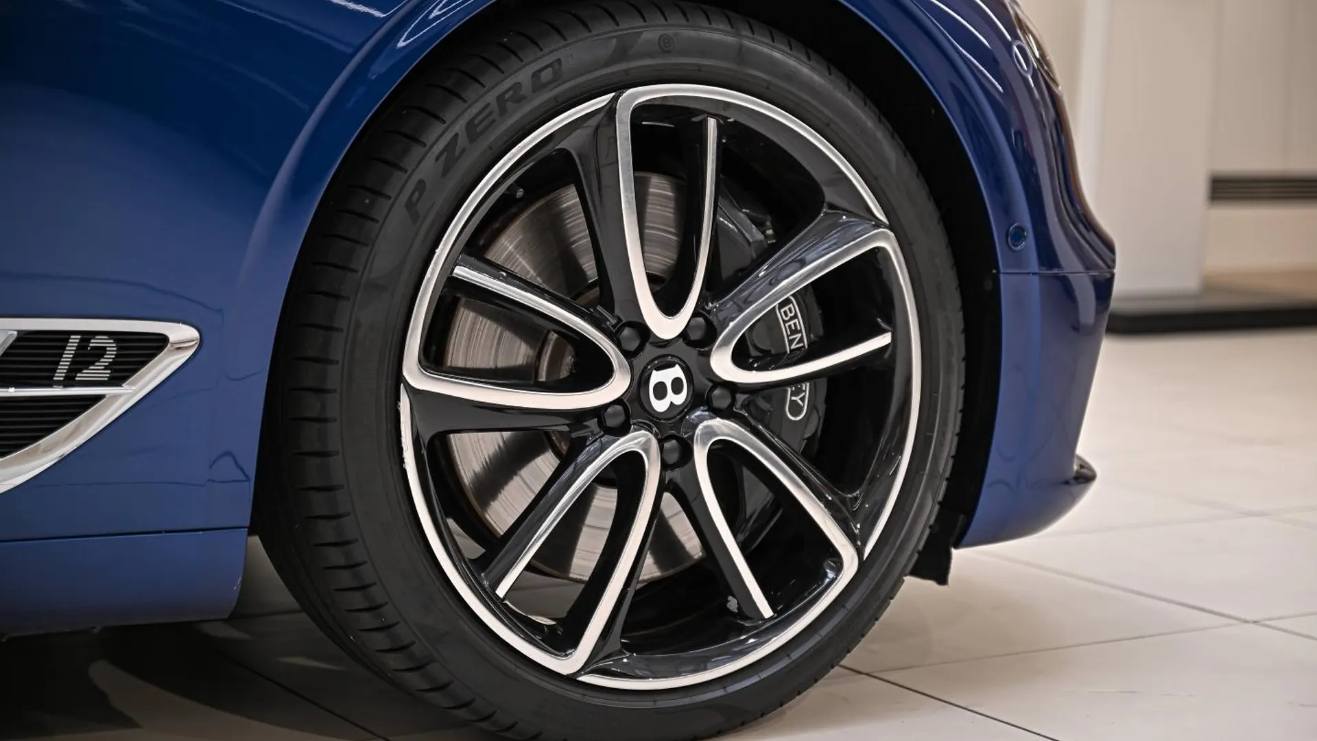 Bentley Continental — photo 8