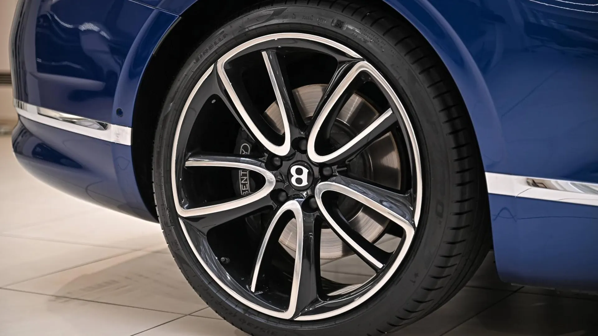 Bentley Continental — photo 10