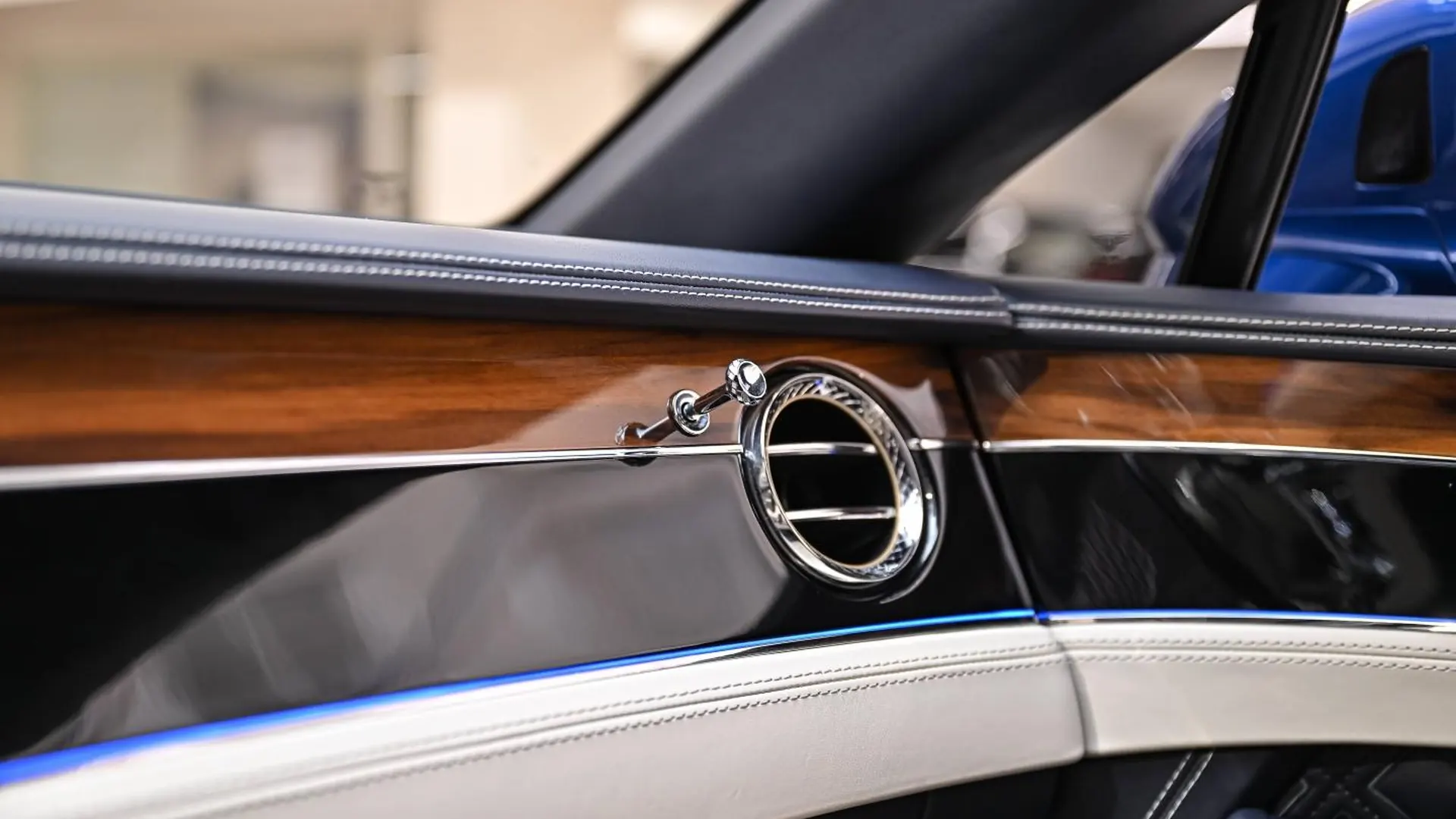 Bentley Continental — photo 33