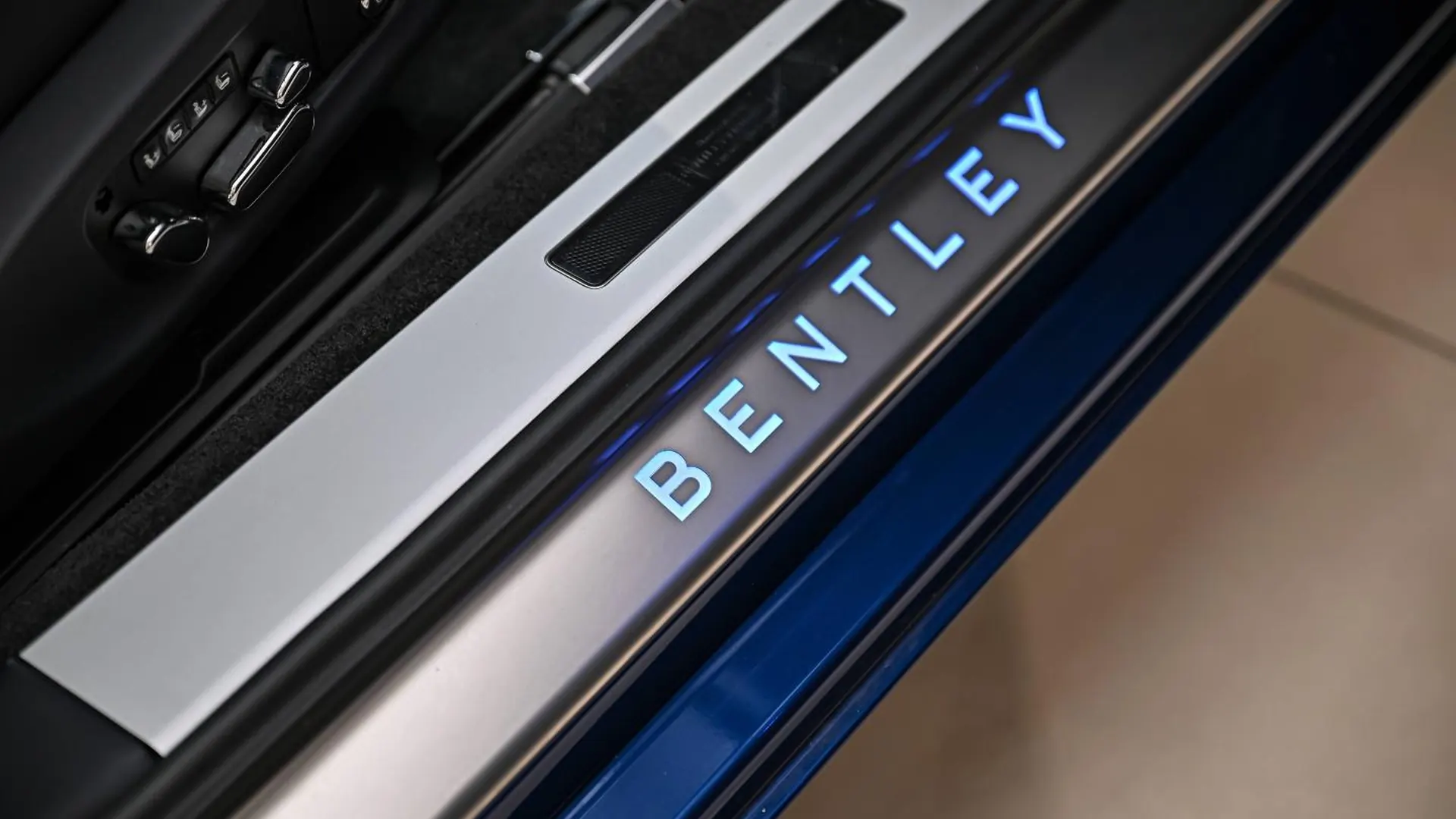 Bentley Continental — photo 12