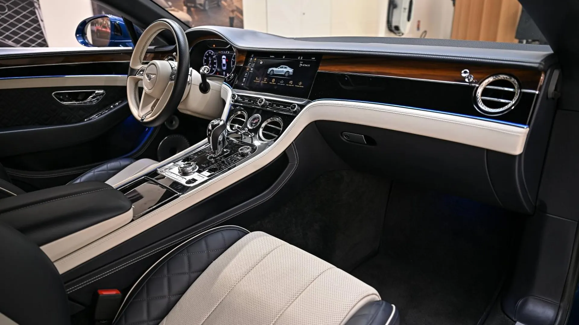 Bentley Continental — photo 16