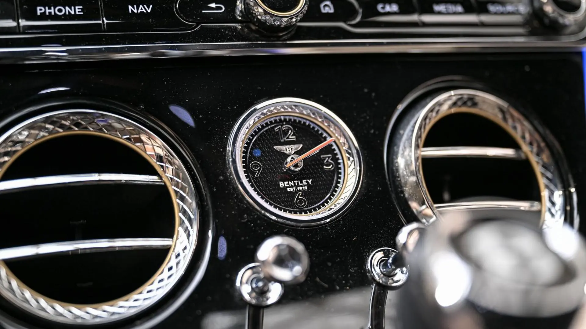 Bentley Continental — photo 30