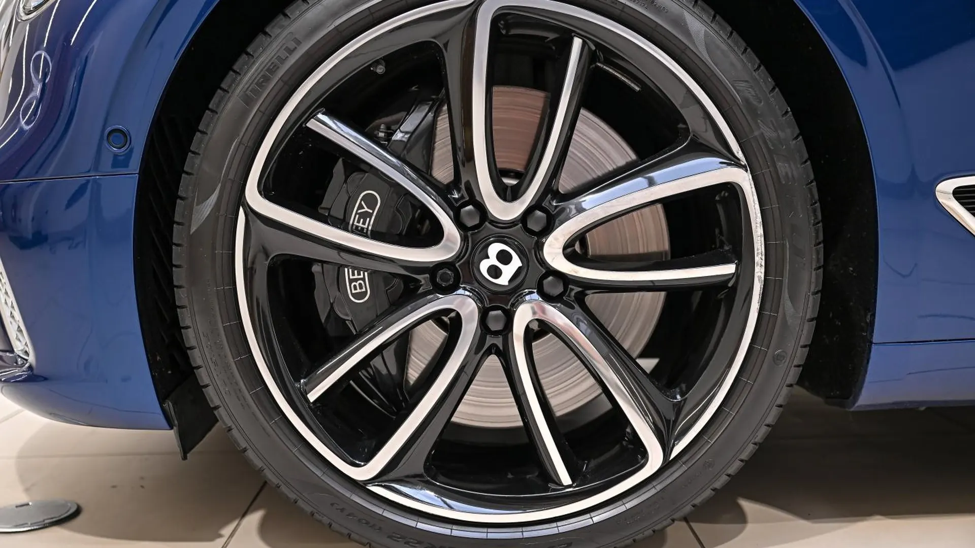 Bentley Continental — photo 9