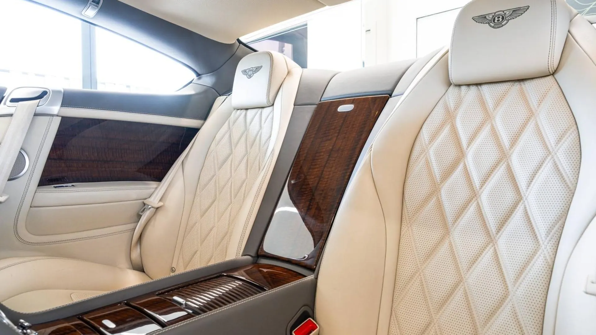 Bentley Continental — photo 30