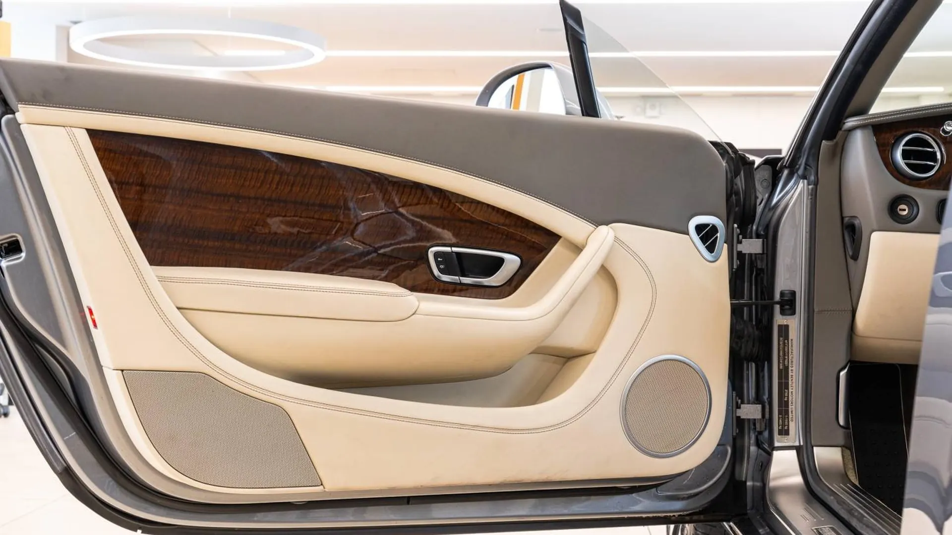 Bentley Continental — photo 18