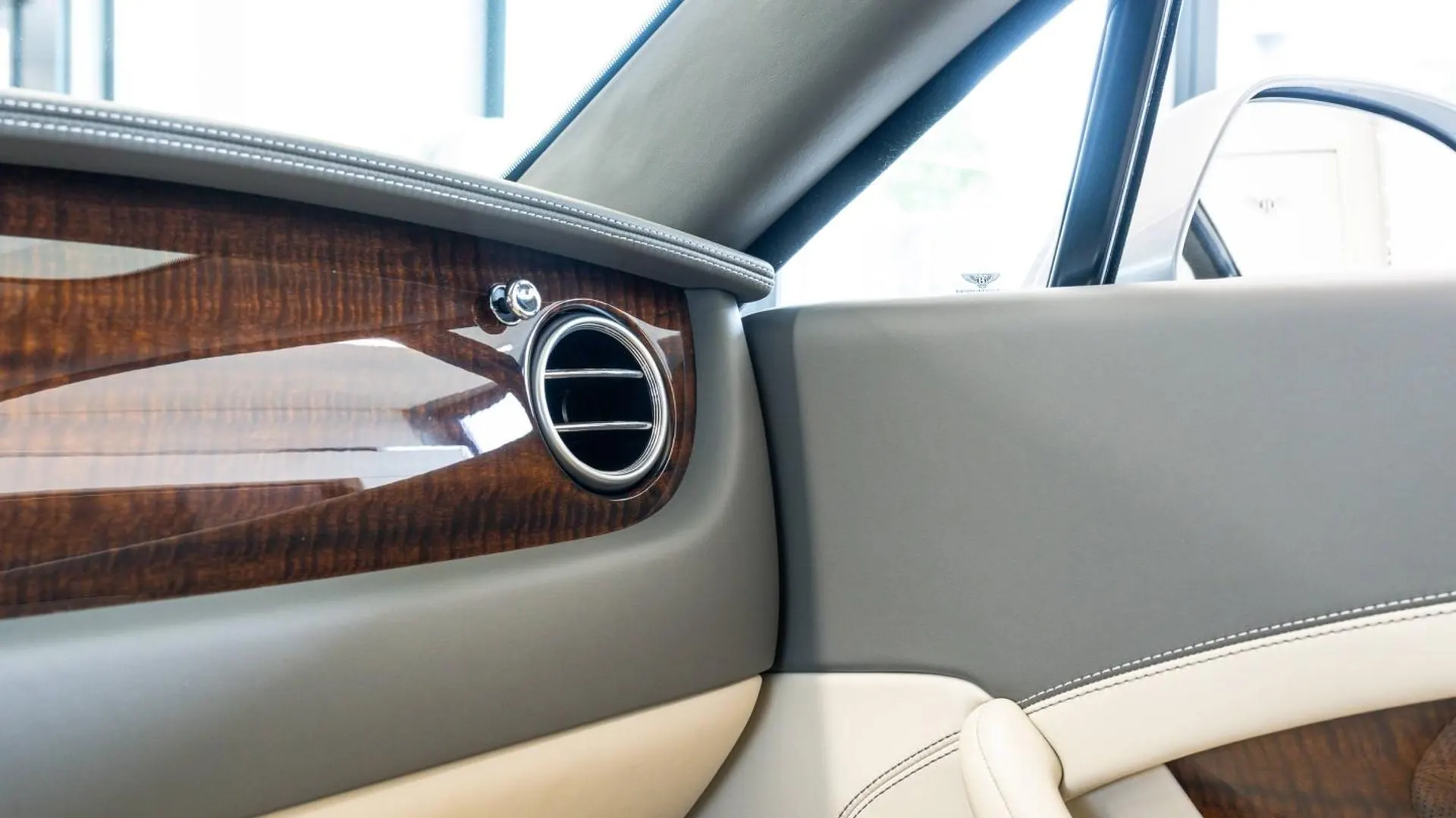 Bentley Continental — photo 29