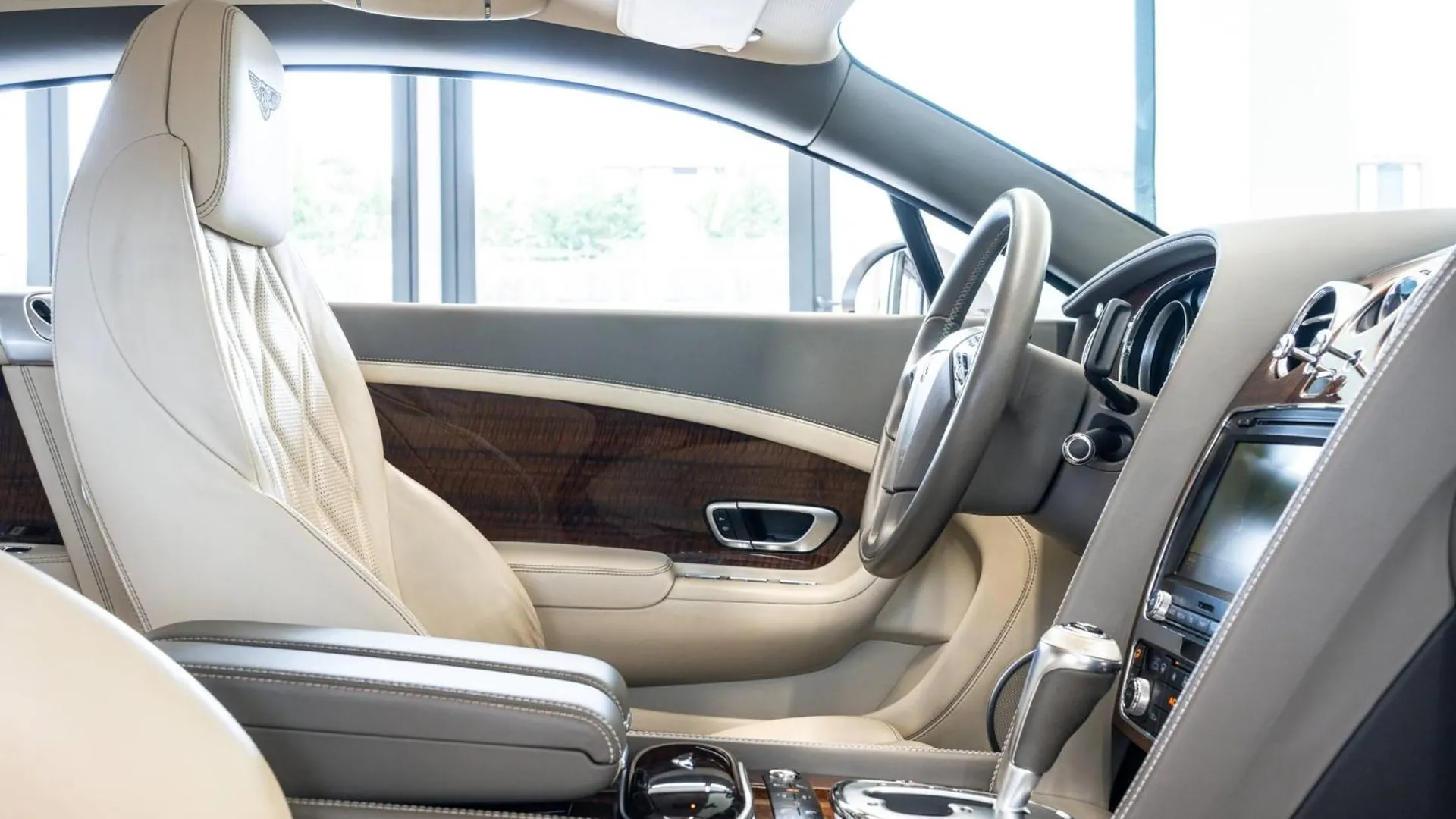Bentley Continental — photo 36