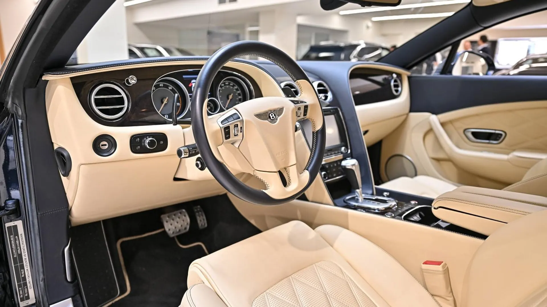 Bentley Continental — photo 11