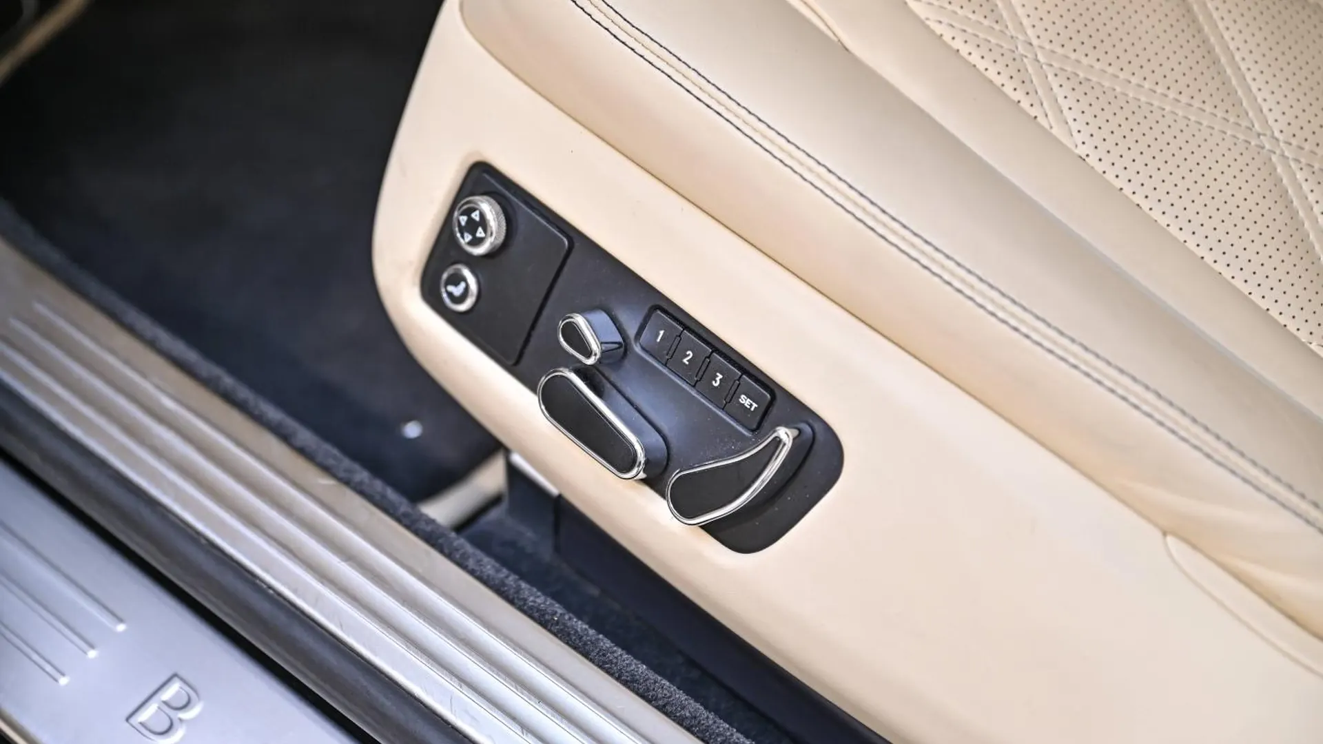 Bentley Continental — photo 19