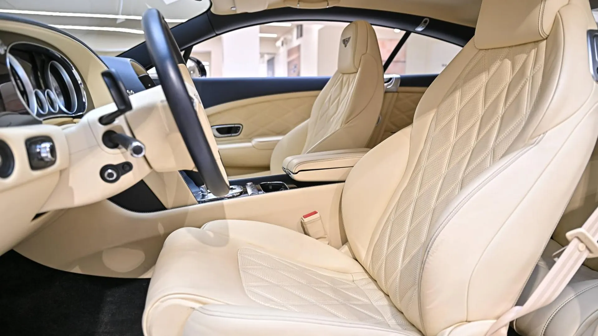 Bentley Continental — photo 16