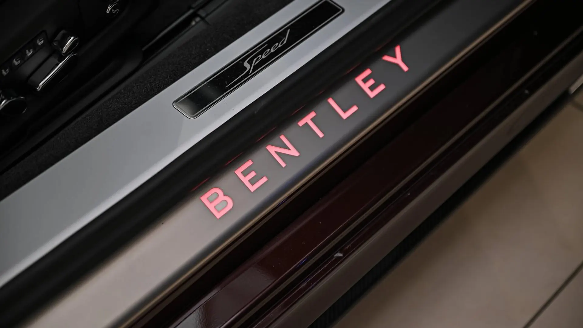 Bentley Continental — photo 16