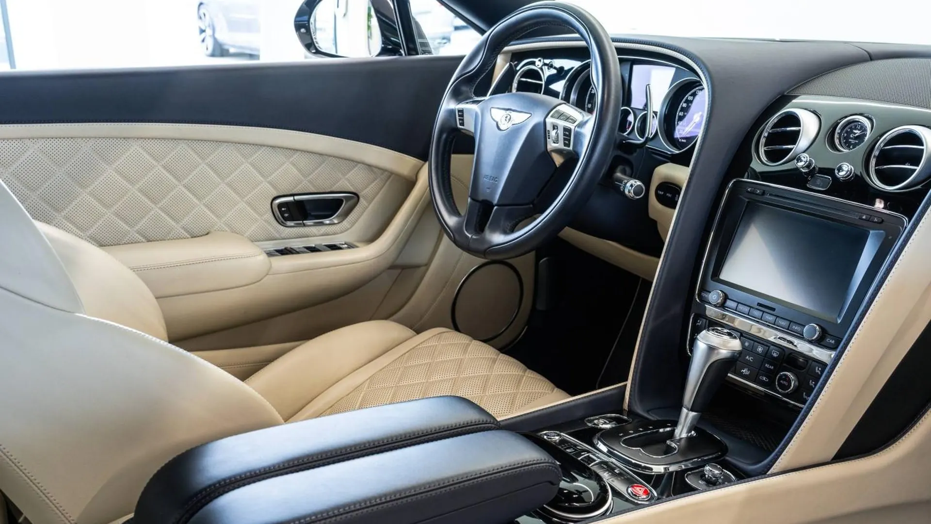 Bentley Continental — photo 11