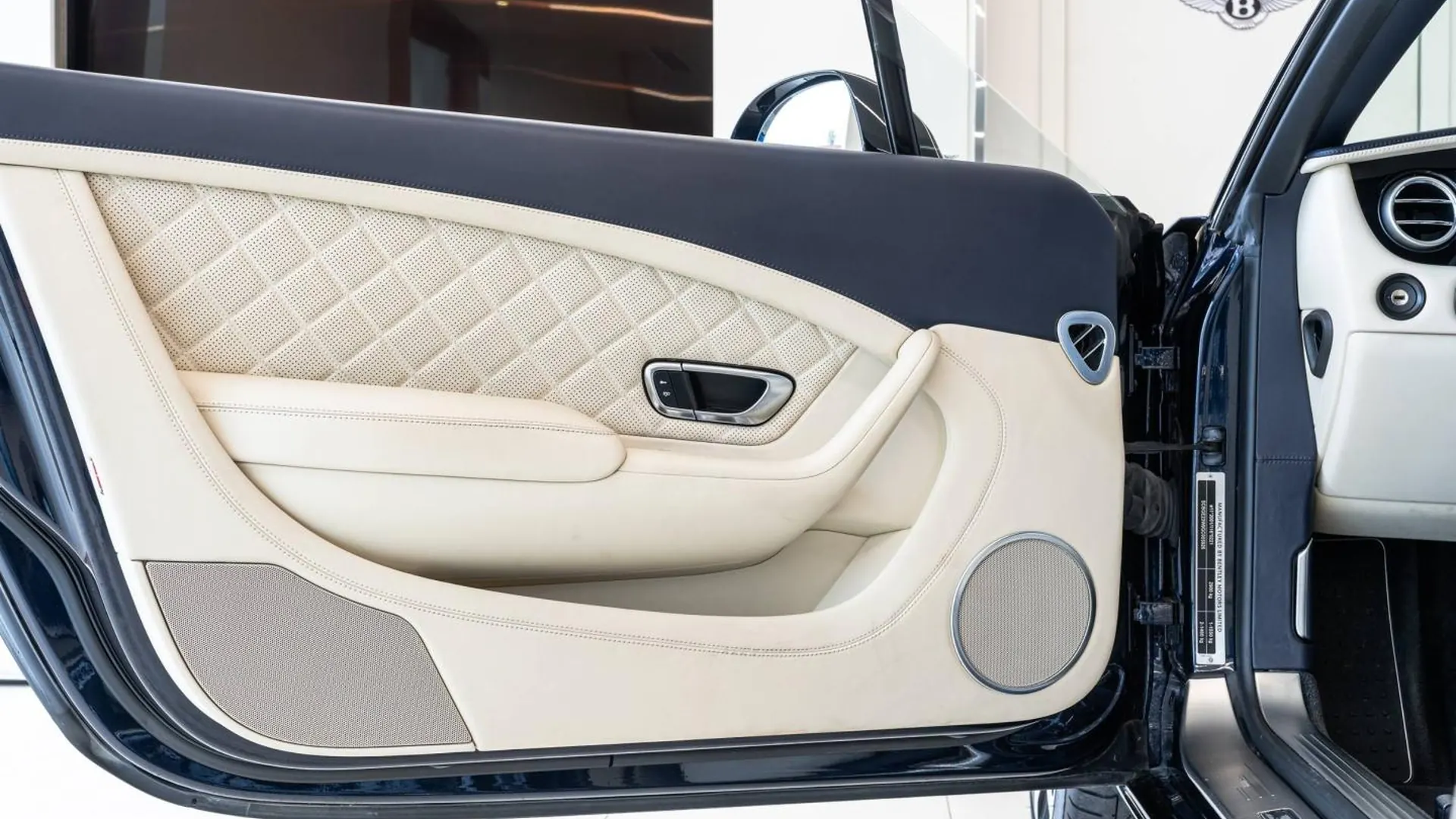 Bentley Continental — photo 19