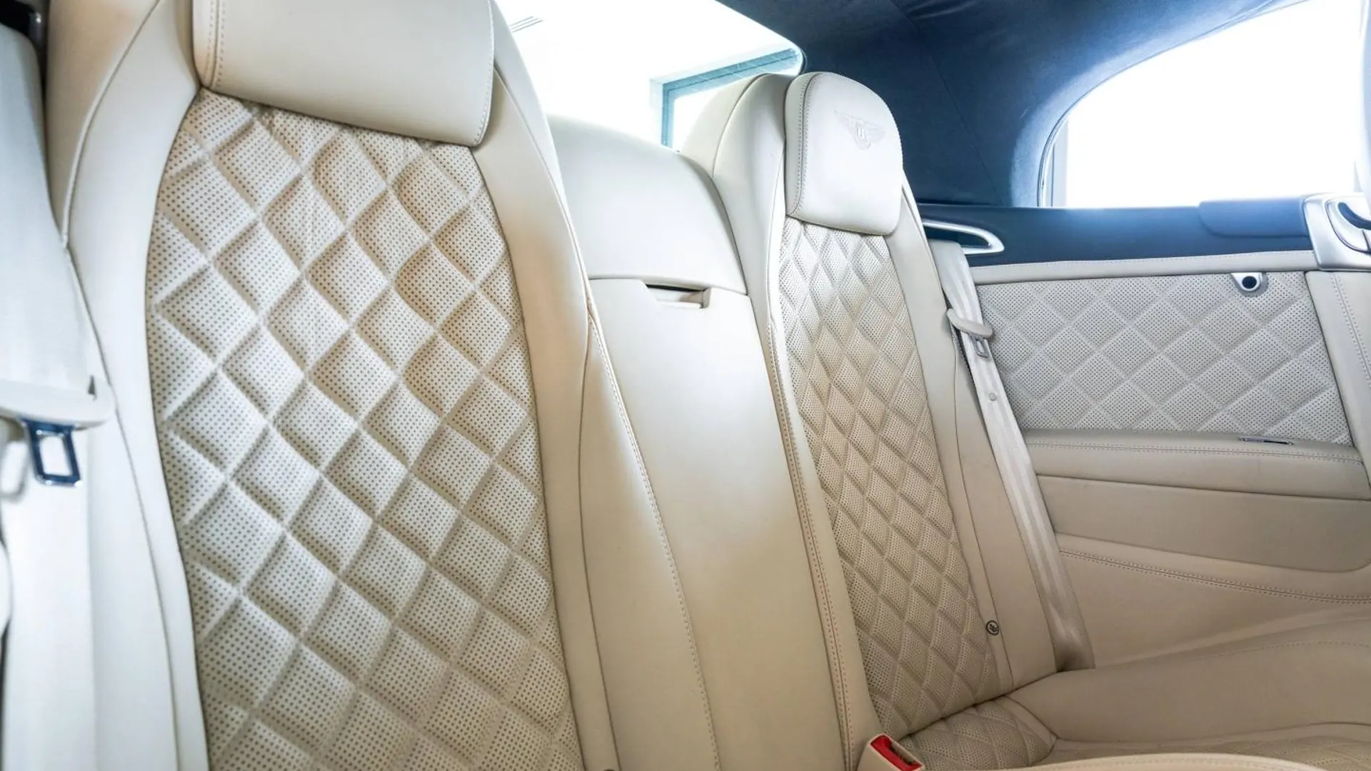 Bentley Continental — photo 23