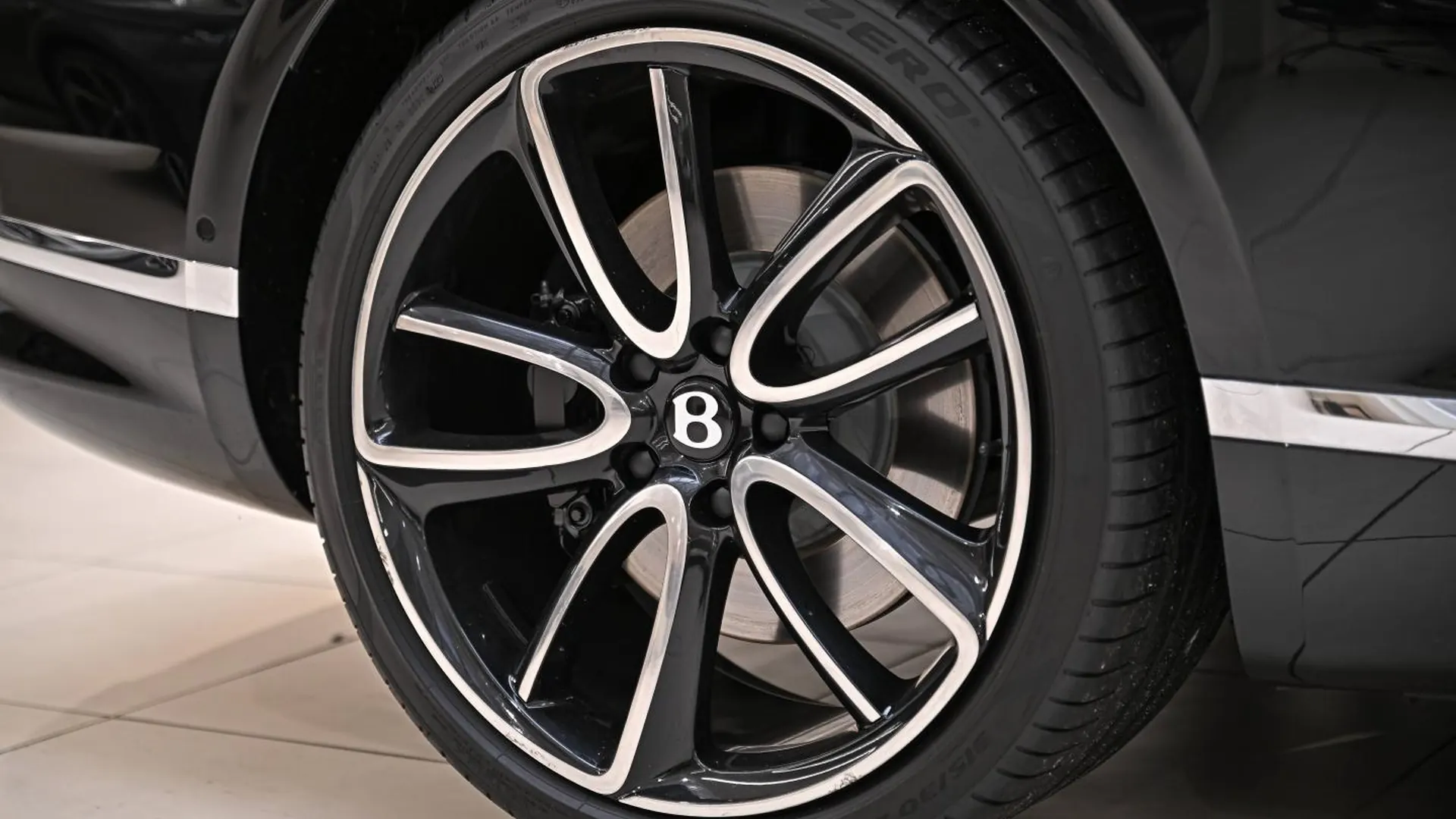 Bentley Continental — photo 10