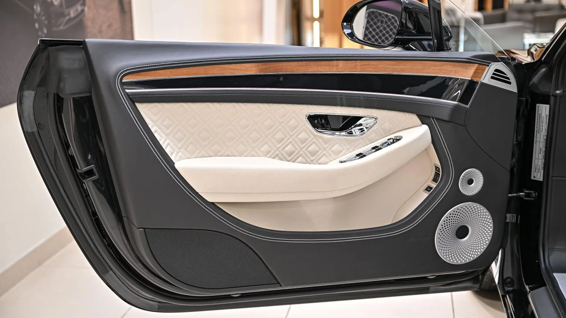 Bentley Continental — photo 16