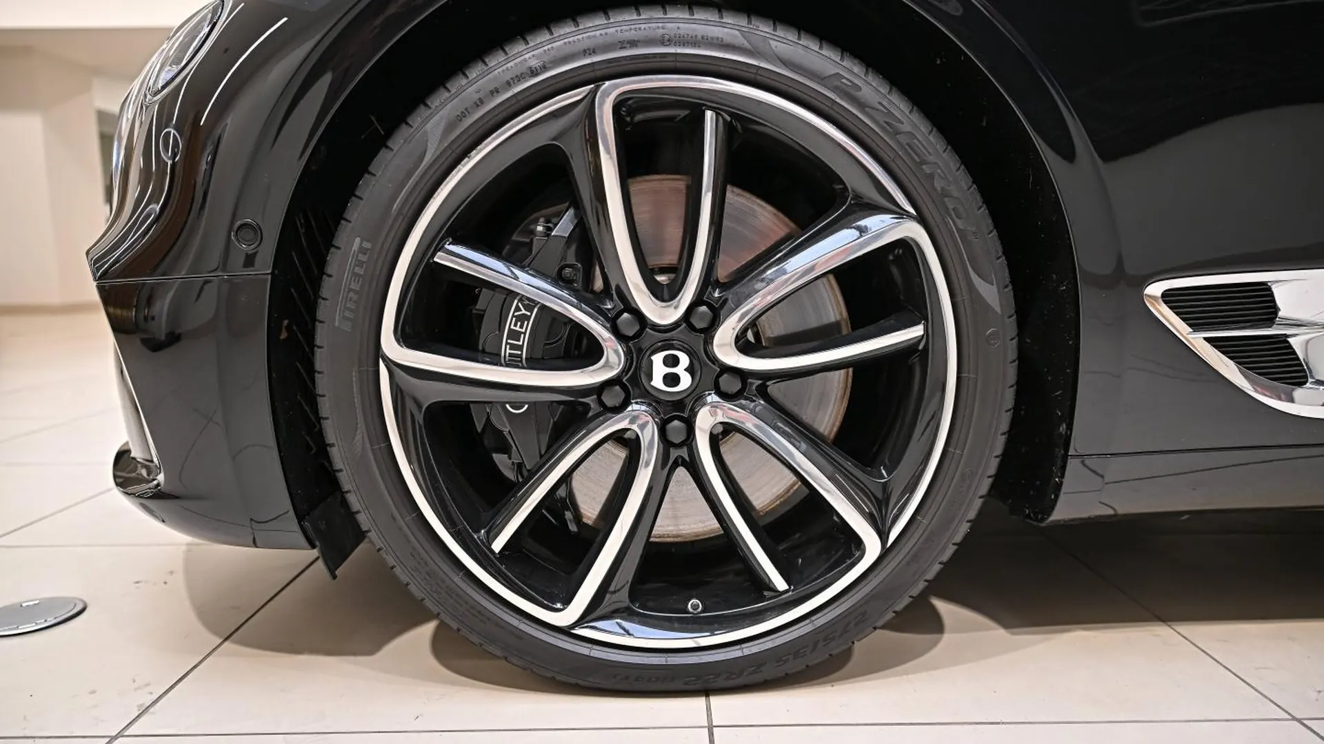 Bentley Continental — photo 11