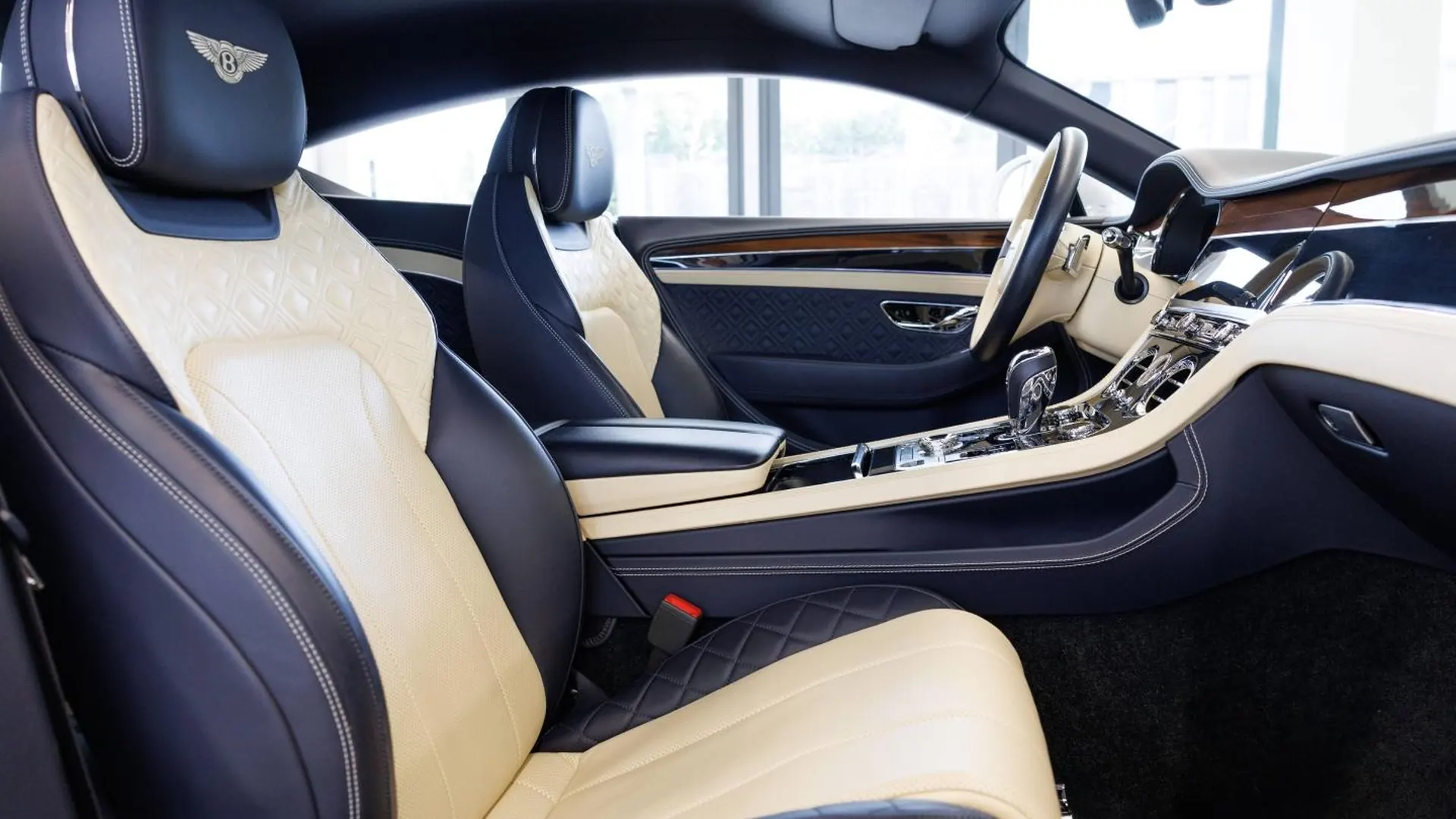 Bentley Continental — photo 9