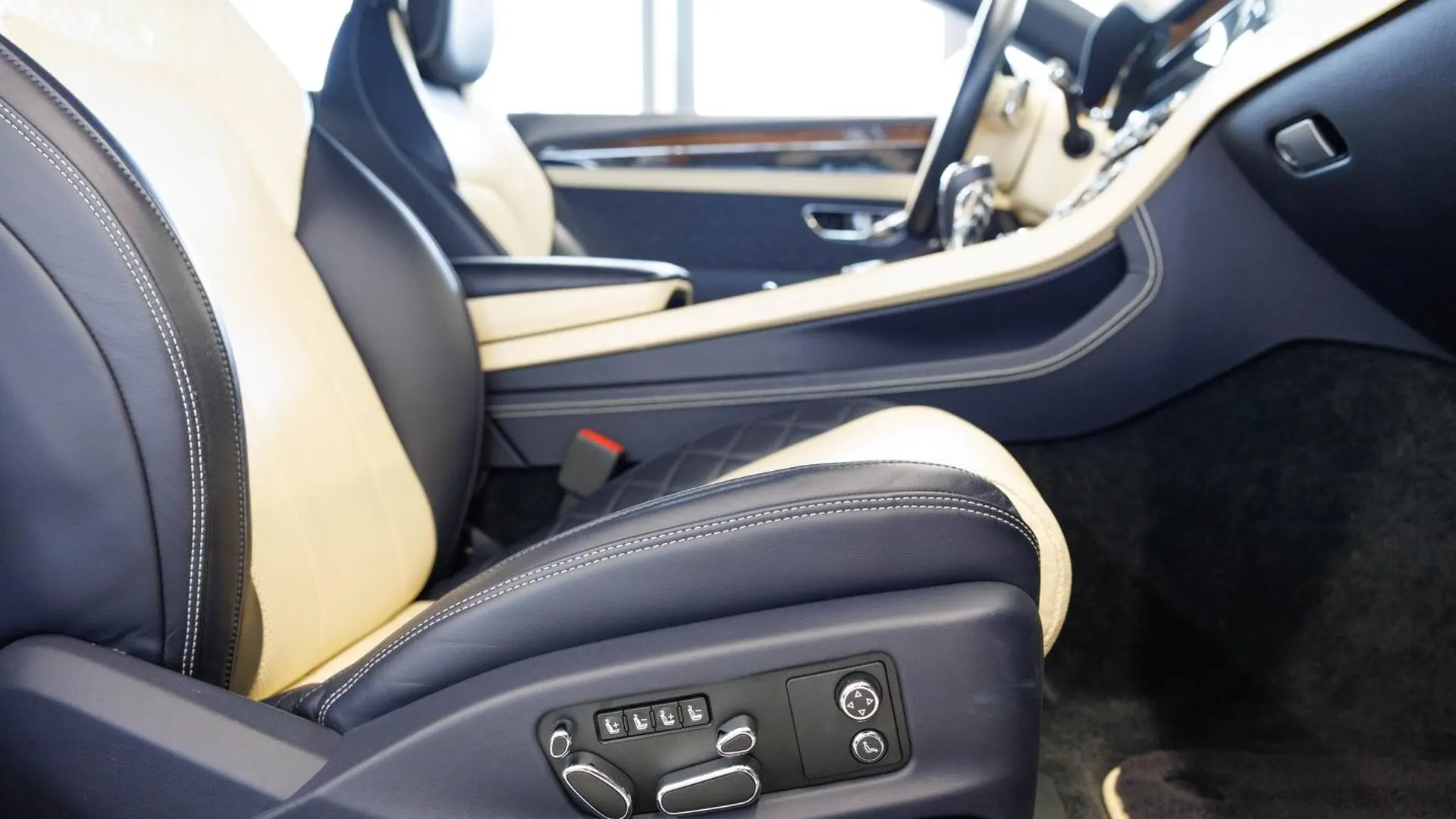 Bentley Continental — photo 12