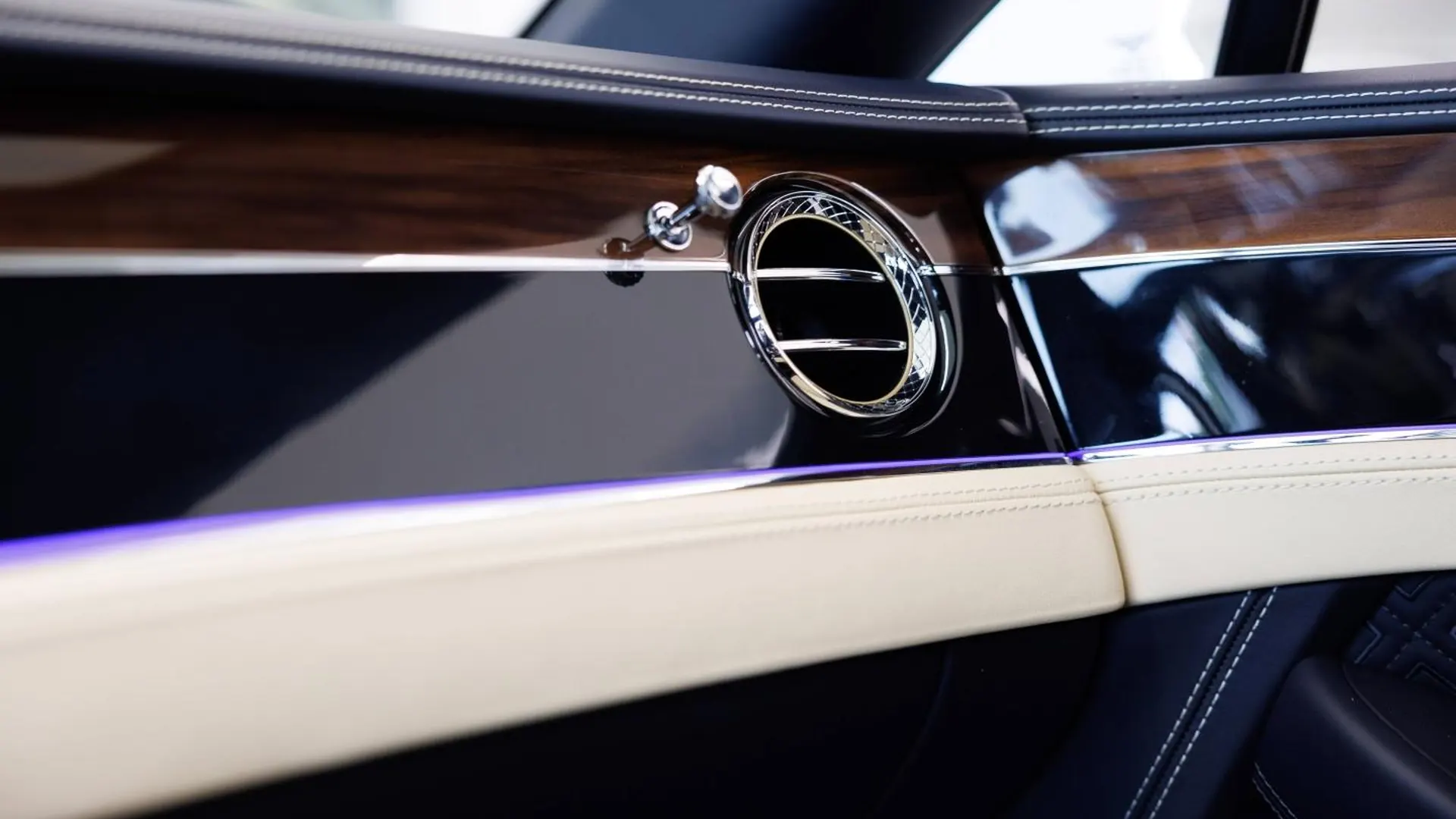 Bentley Continental — photo 38